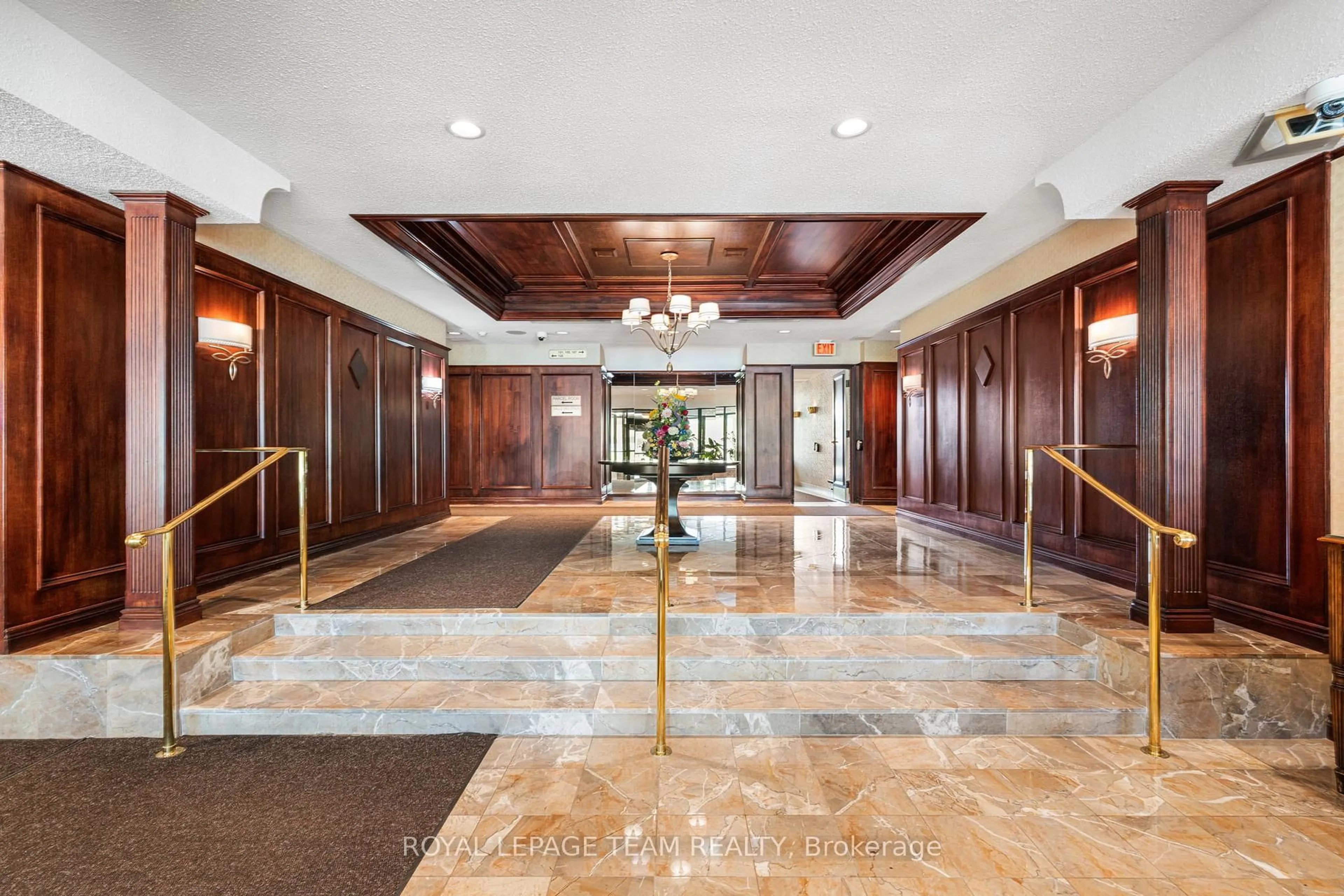 Lobby for 1510 Riverside Dr #401, Ottawa Ontario K1G 4X5
