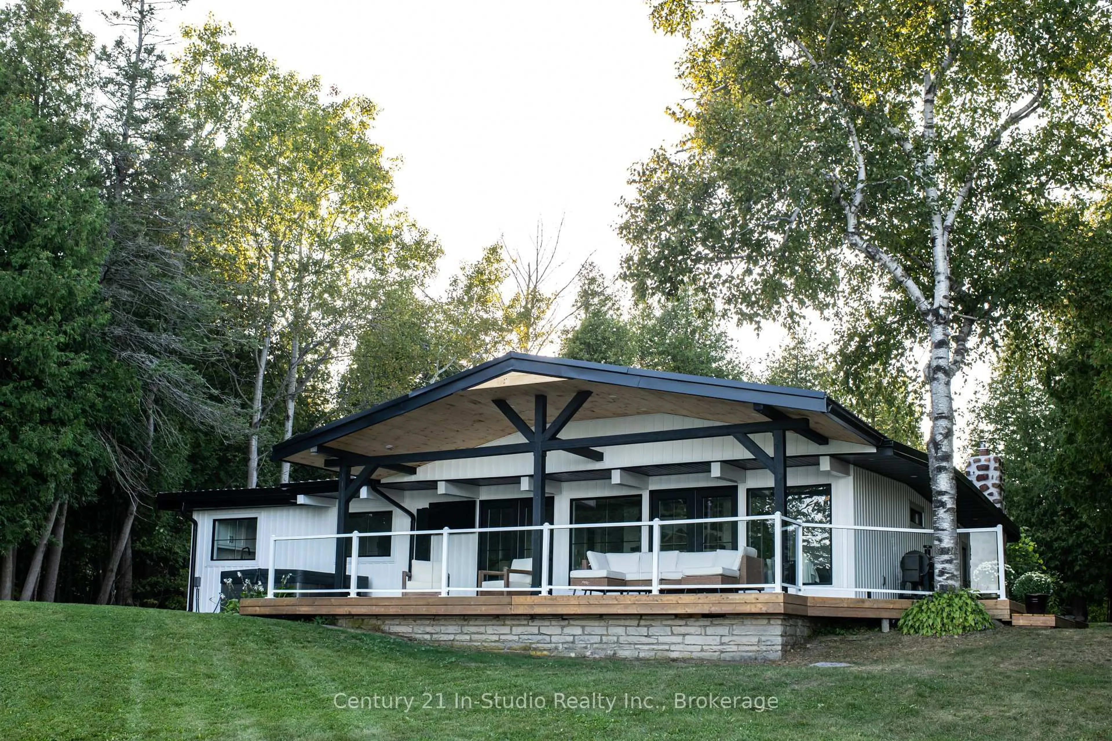 Home with vinyl exterior material, unknown for 193 Tamarac Rd, Northern Bruce Peninsula Ontario N0H 1W0