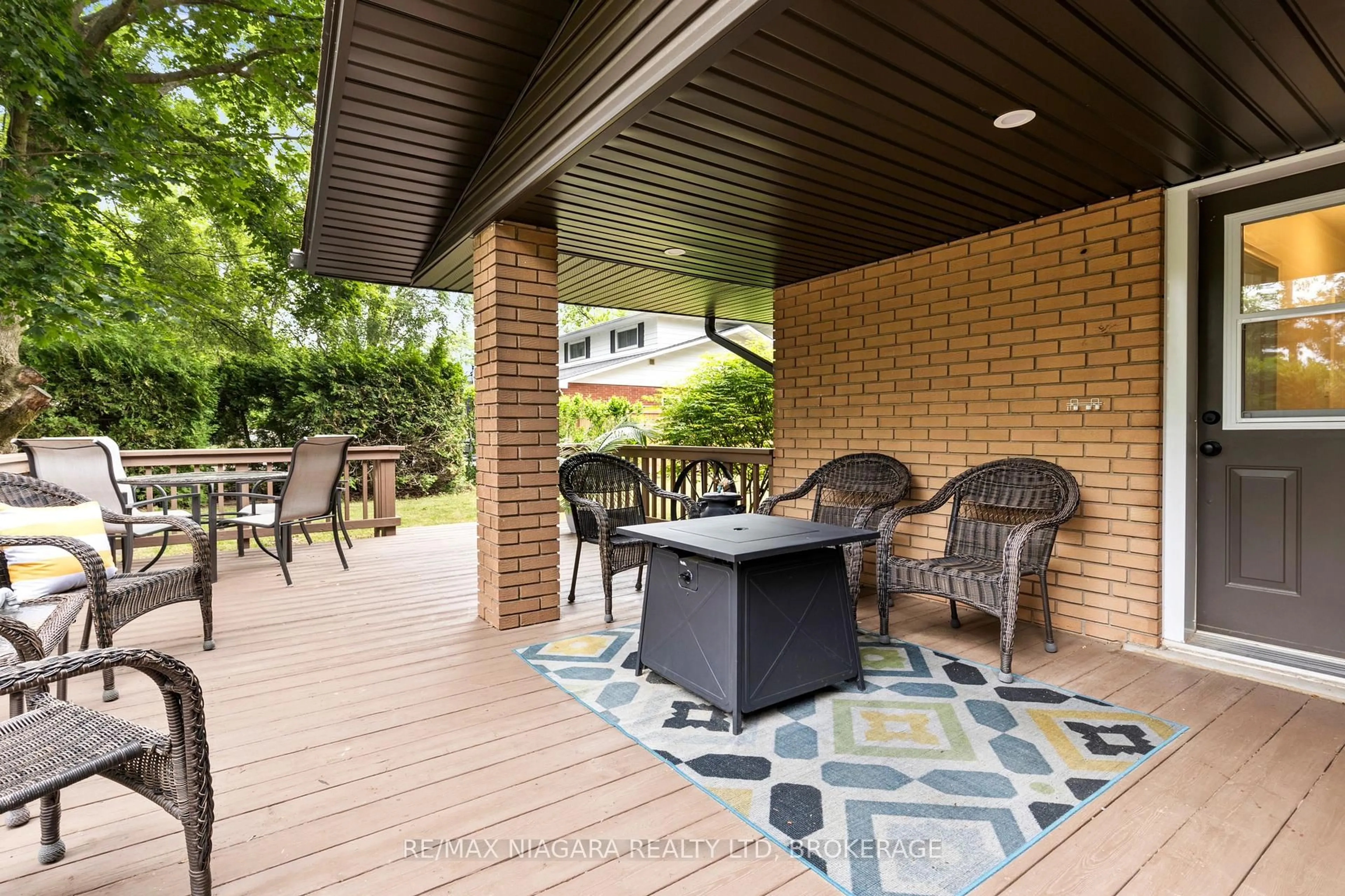 Patio, street for 27 DALEVIEW Cres, Pelham Ontario L0S 1E0
