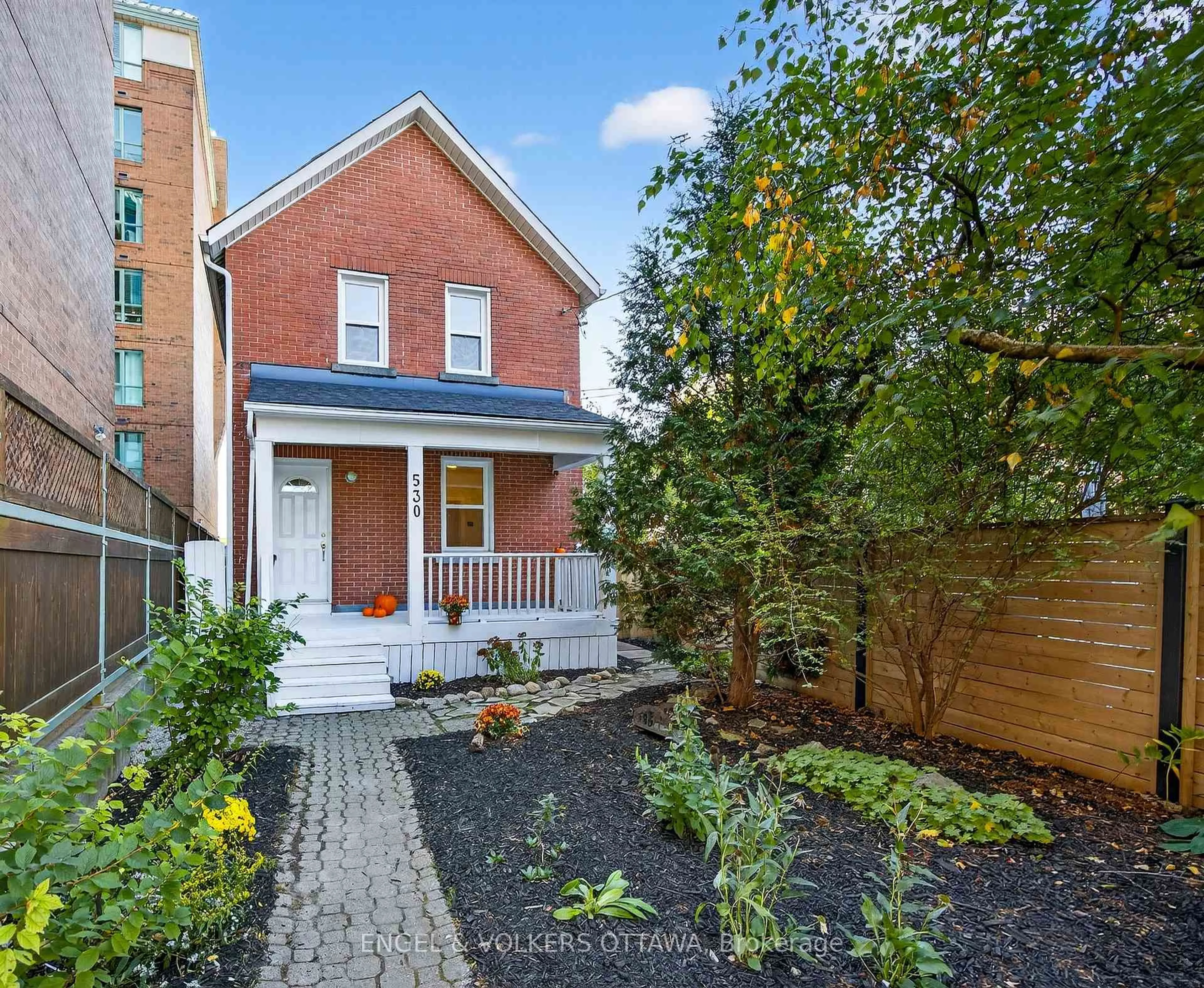 Home with brick exterior material, street for 530 Cambridge St, Ottawa Ontario K1S 4J3