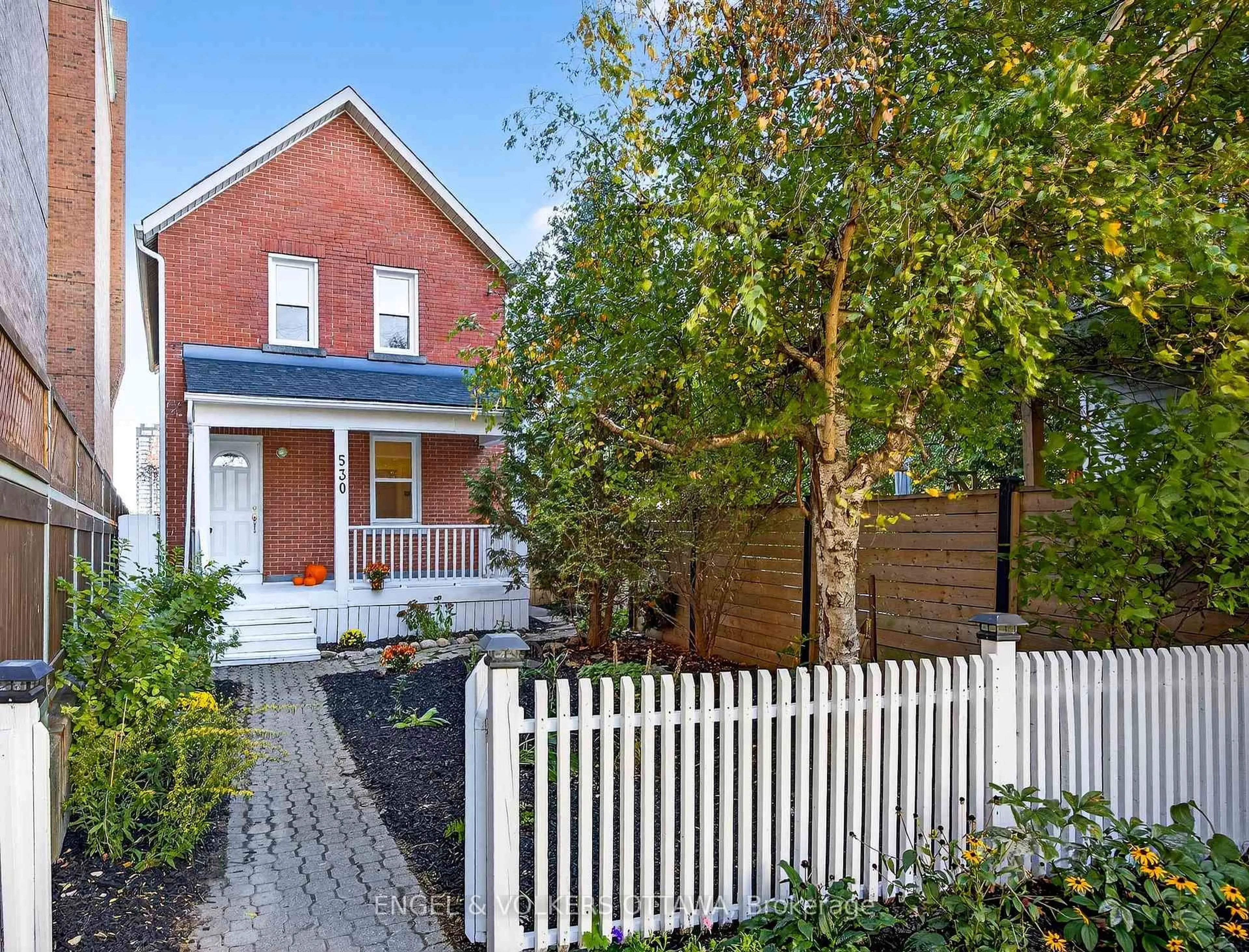Home with brick exterior material, street for 530 Cambridge St, Ottawa Ontario K1S 4J3