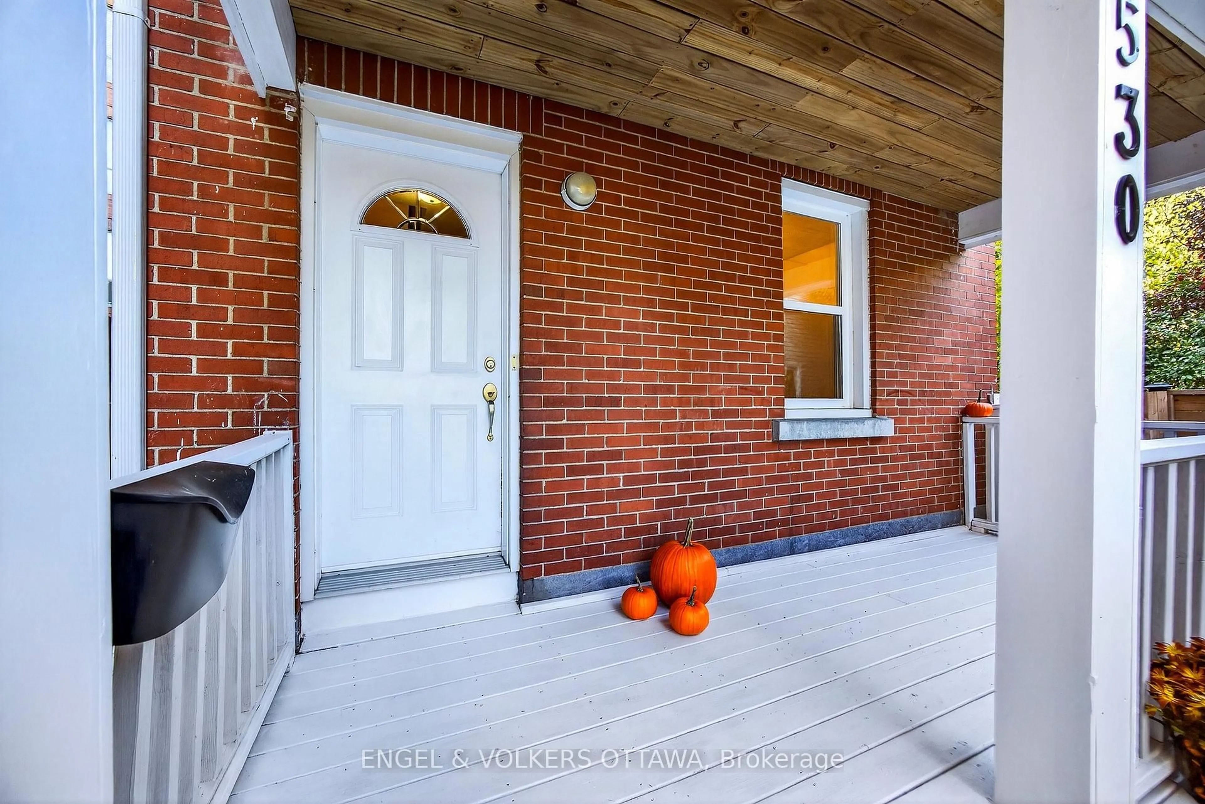 Home with brick exterior material, street for 530 Cambridge St, Ottawa Ontario K1S 4J3