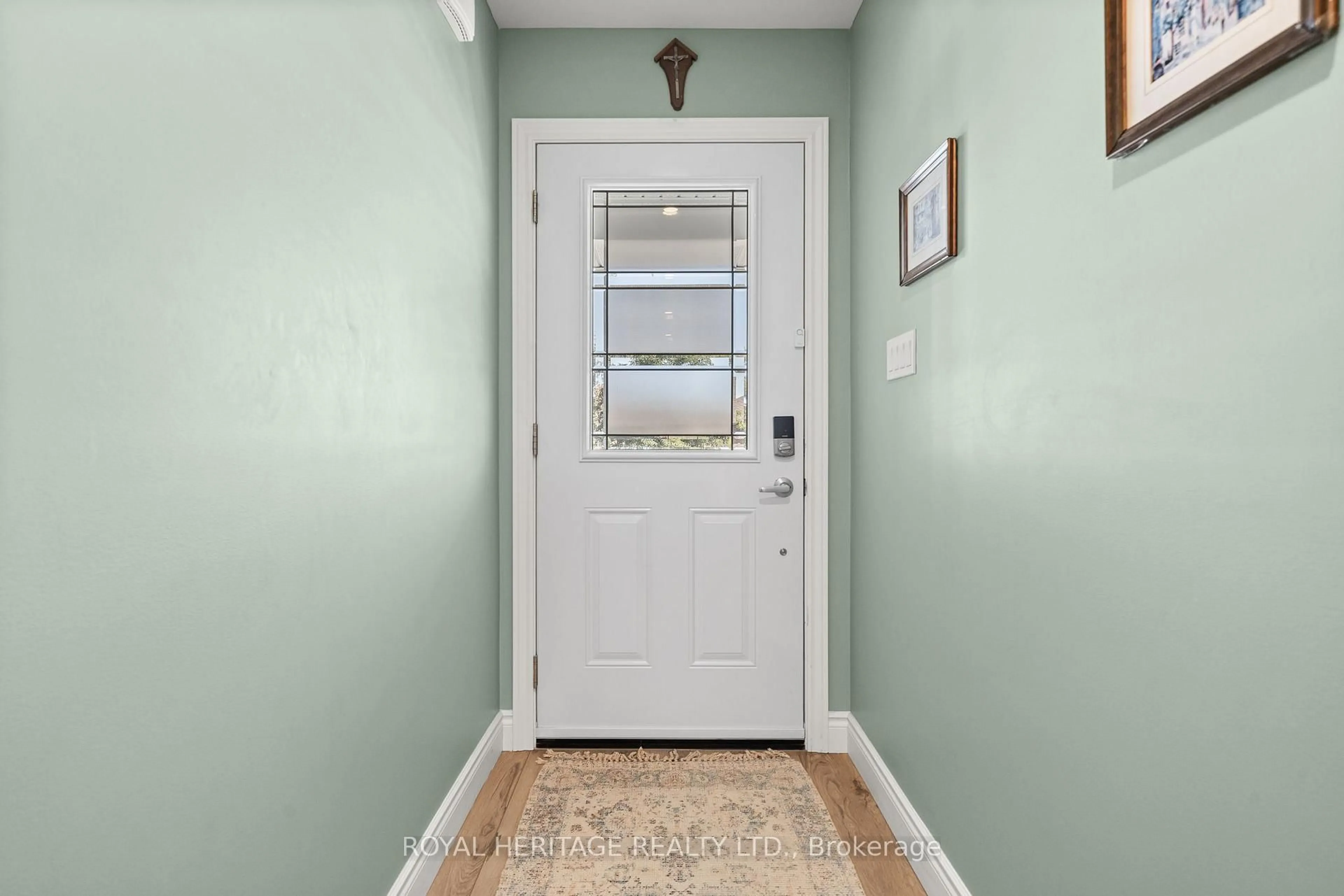 Indoor entryway for 6 Cassidey Dr, Brighton Ontario K0K 1H0
