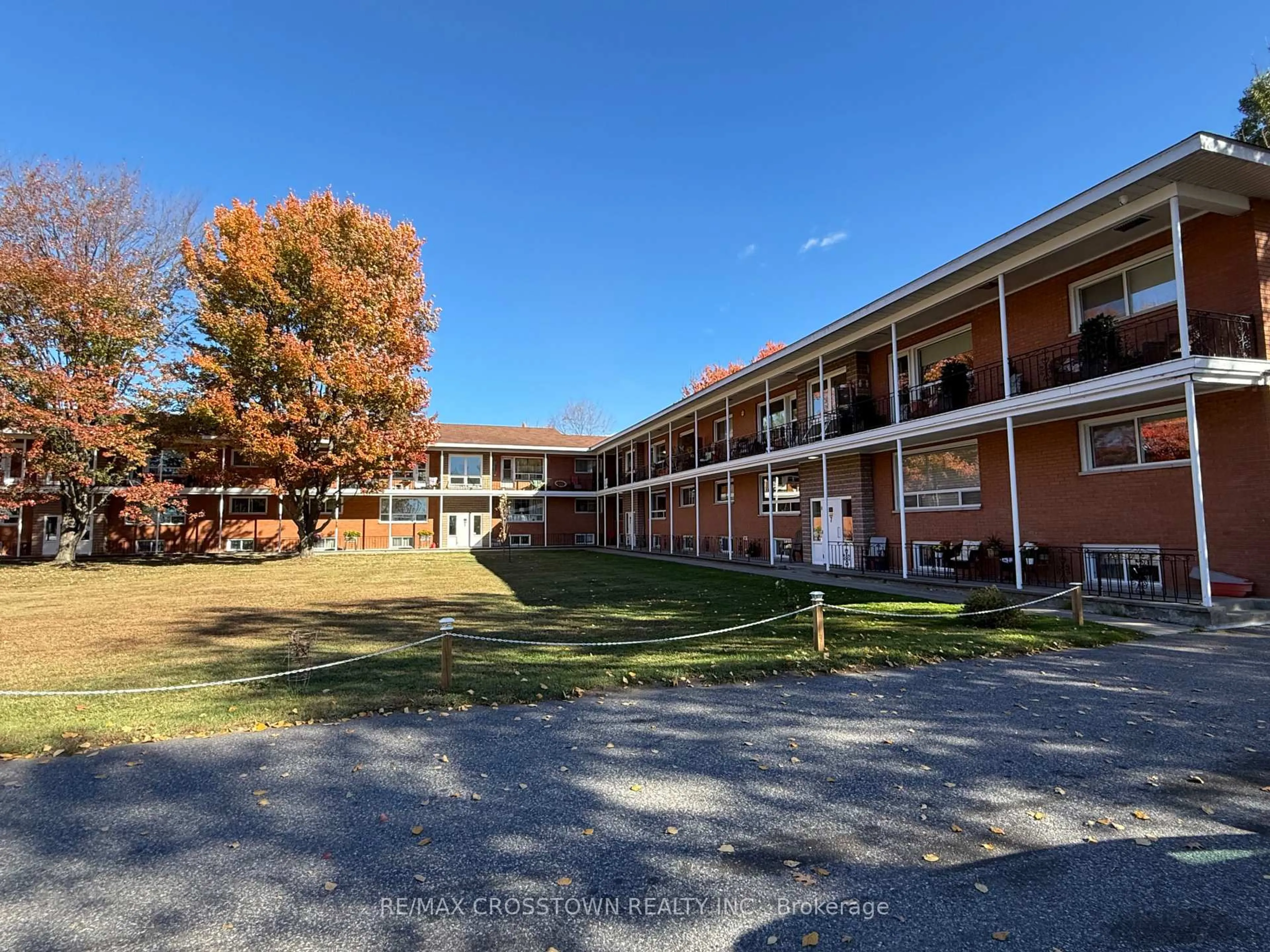 A pic from outside/outdoor area/front of a property/back of a property/a pic from drone, building for 40 Judge Ave #B12, North Bay Ontario P1A 1B4