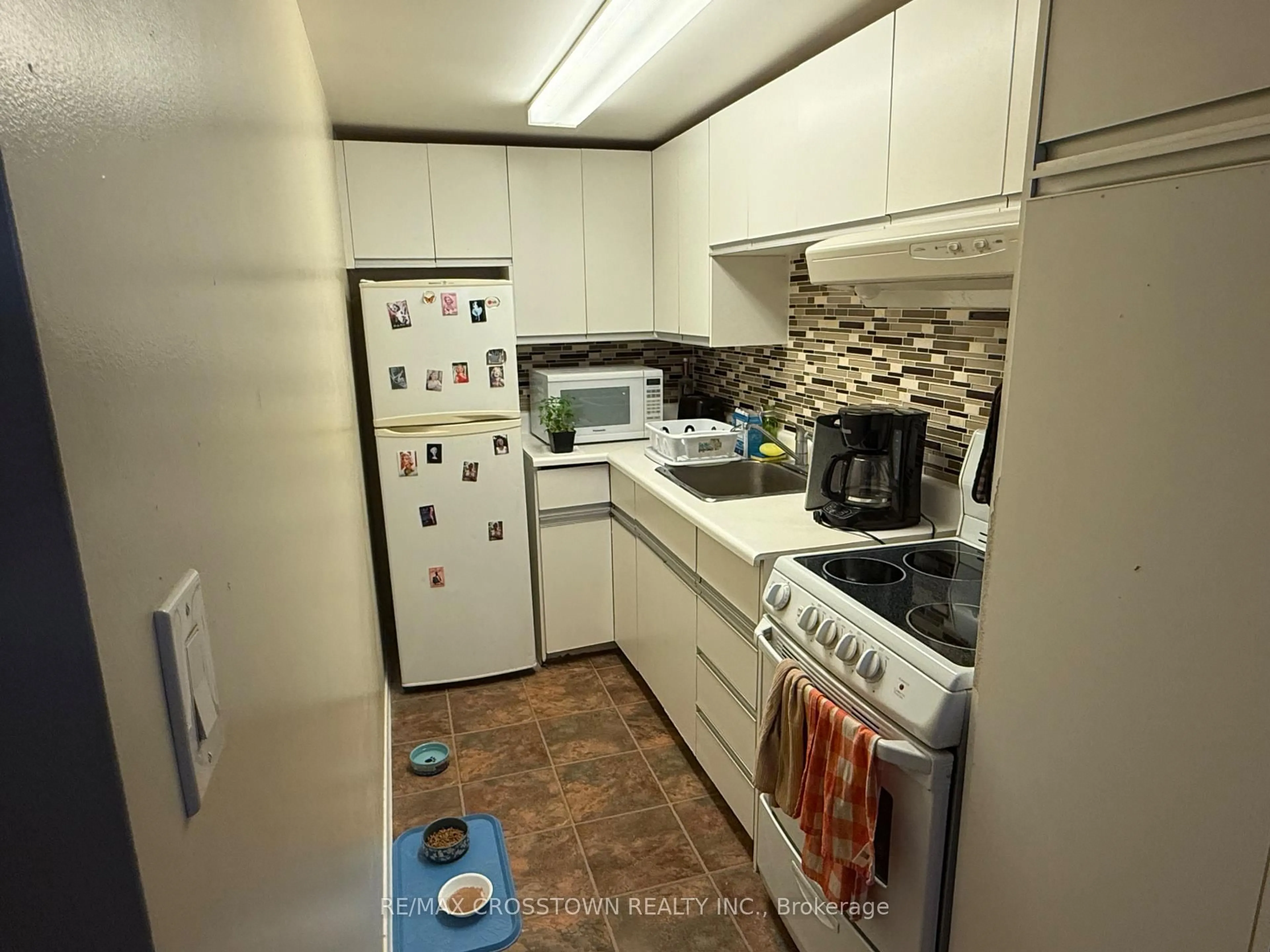 Standard kitchen, unknown for 40 Judge Ave #B12, North Bay Ontario P1A 1B4