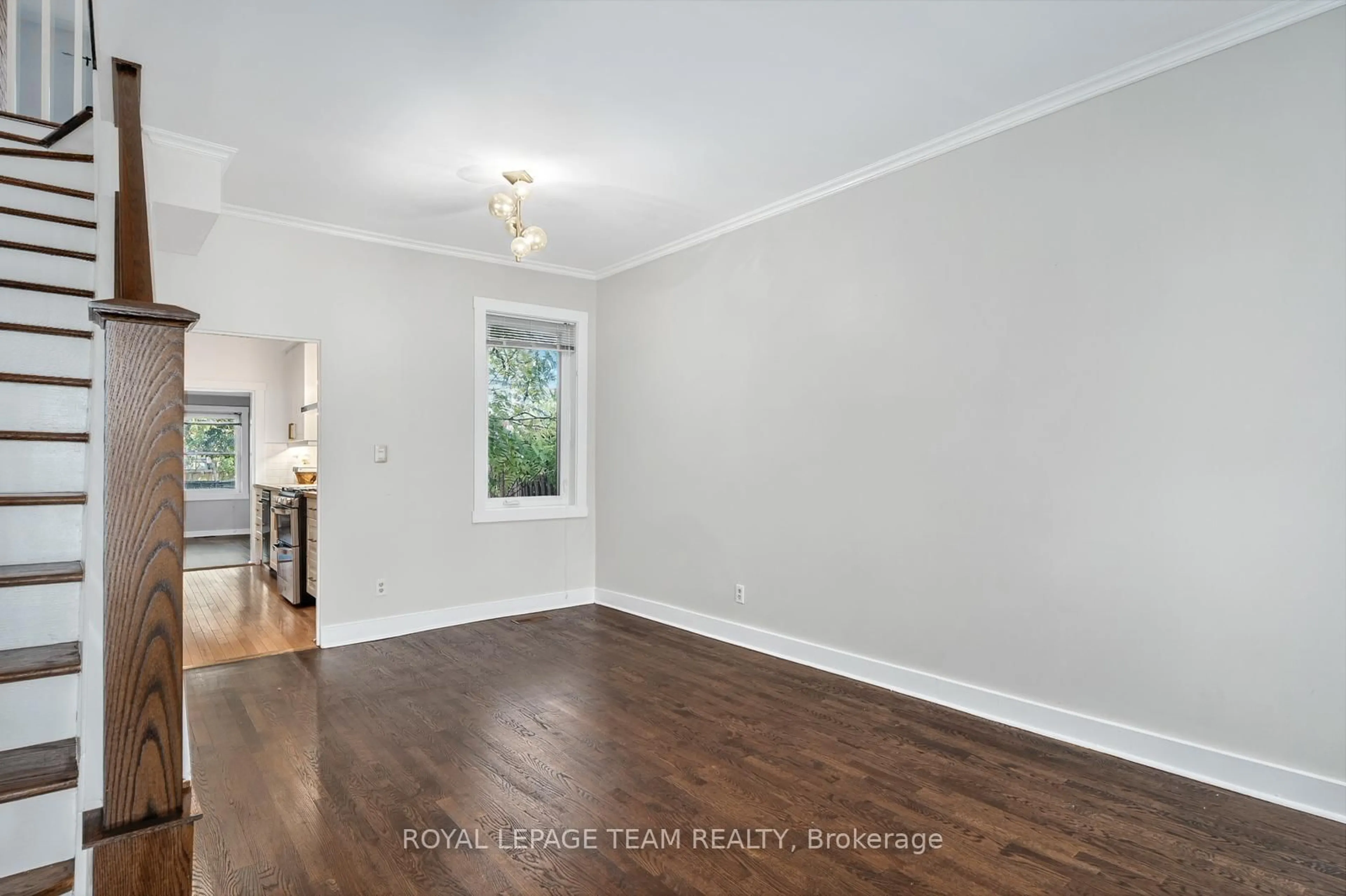 A pic of a room for 27 Ivy Cres, Ottawa Ontario K1M 1Y1