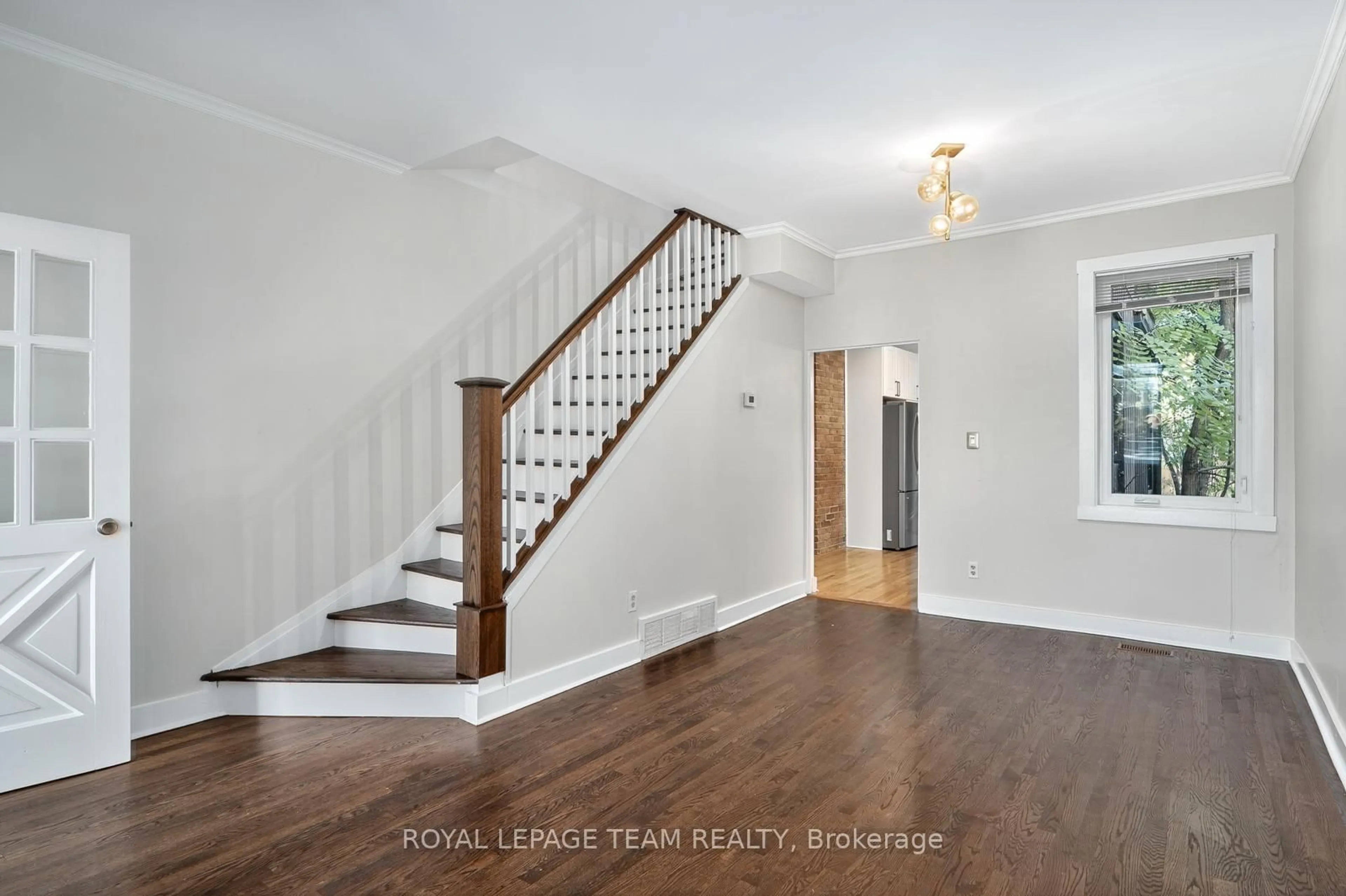 Unknown for 27 Ivy Cres, Ottawa Ontario K1M 1Y1