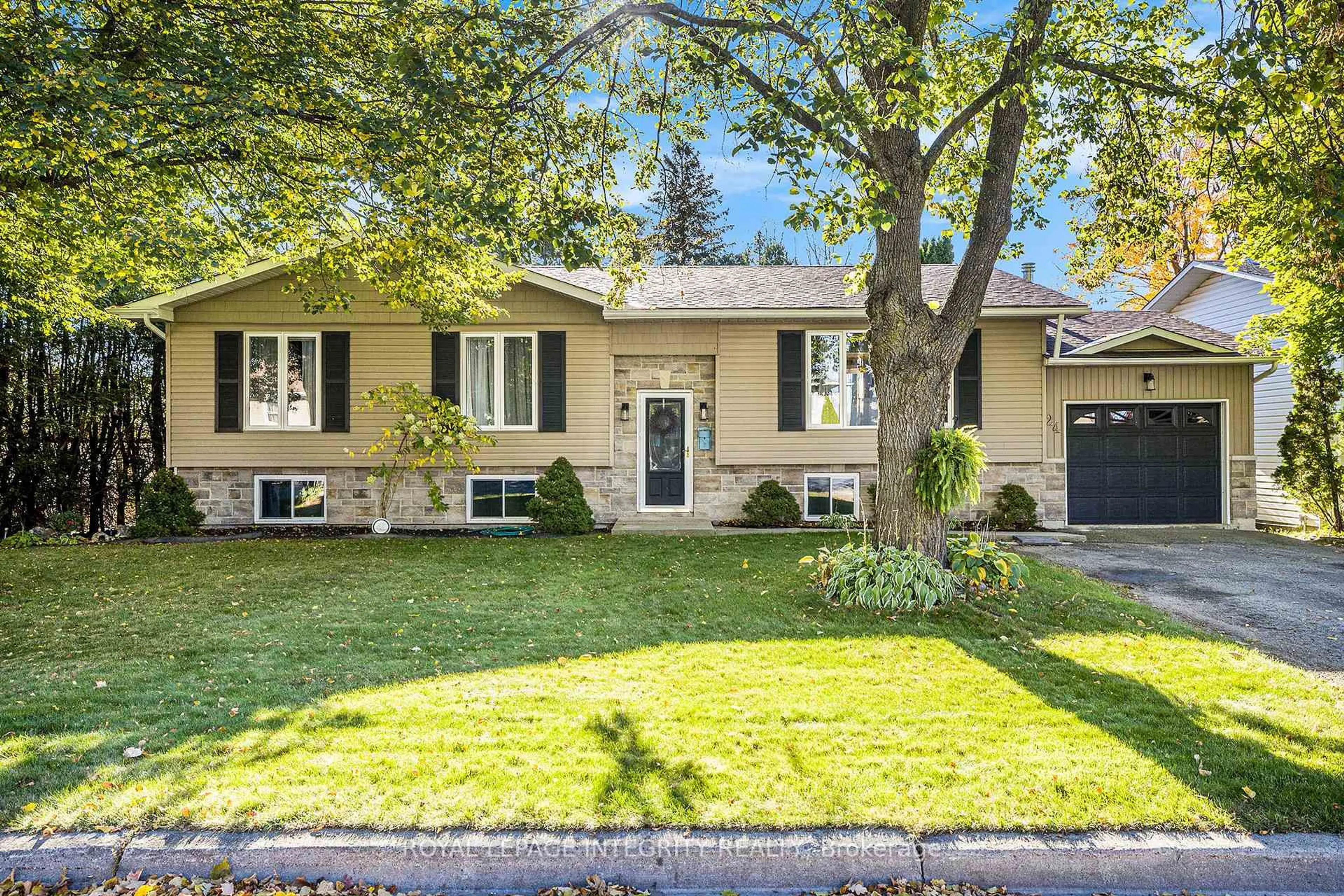 Unknown for 24 Mather St, Perth Ontario K7H 3K6
