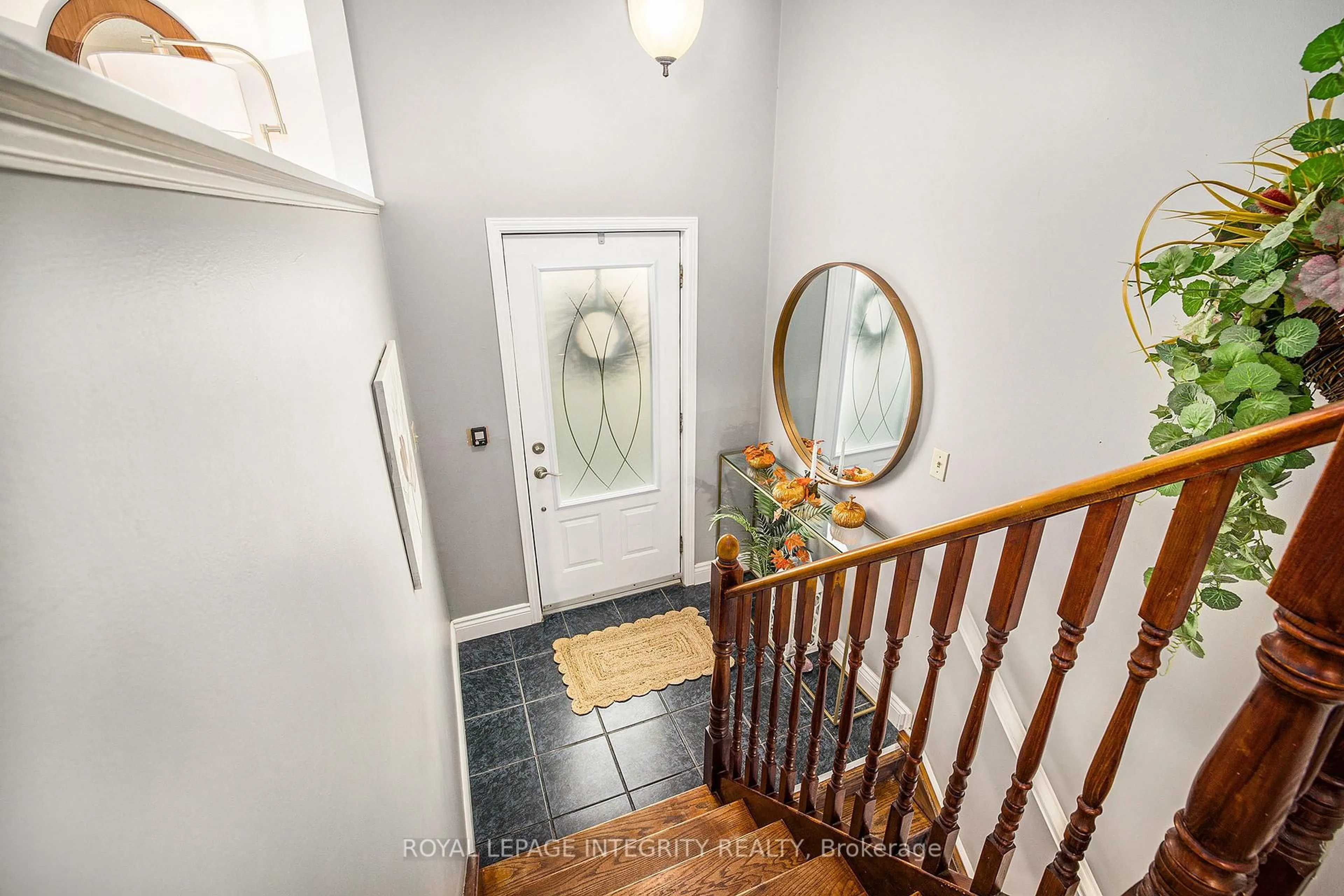 Indoor entryway for 24 Mather St, Perth Ontario K7H 3K6