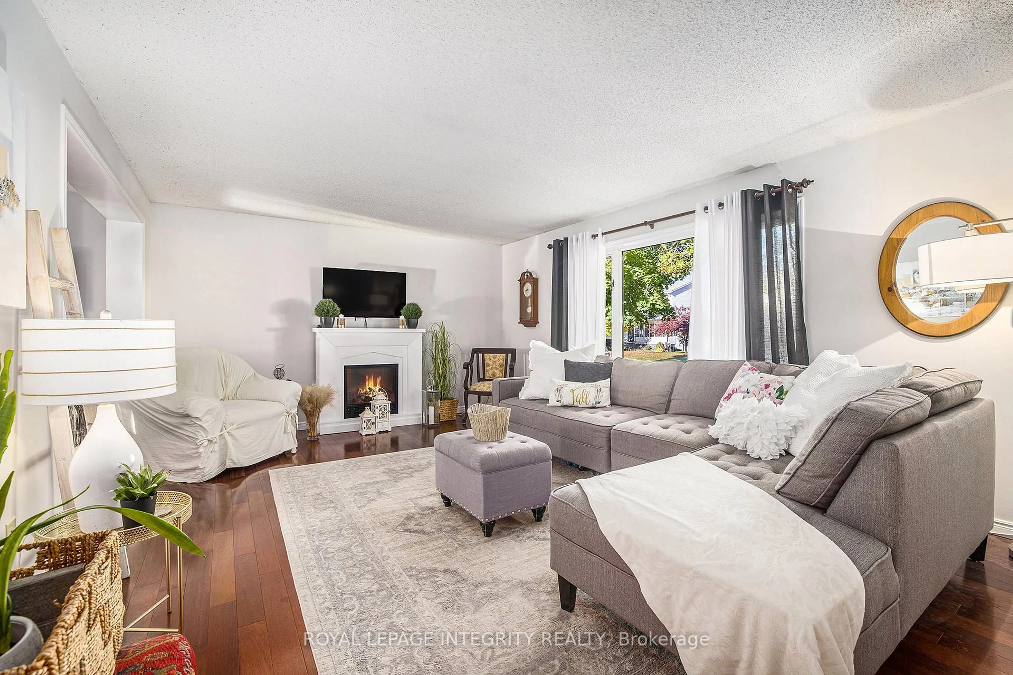 Living room with furniture, unknown for 24 Mather St, Perth Ontario K7H 3K6