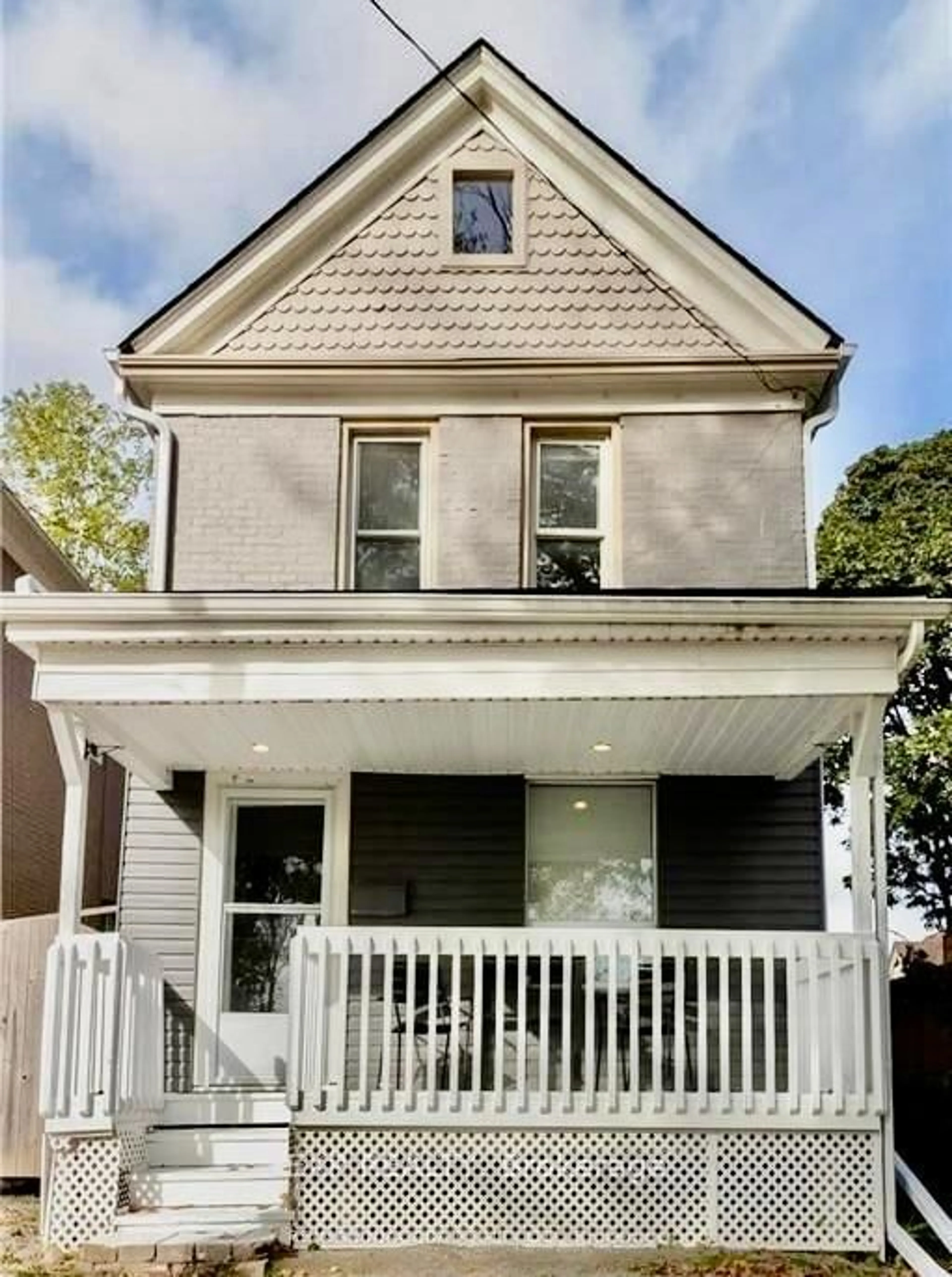 Home with vinyl exterior material, street for 5205 Palmer Ave, Niagara Falls Ontario L2E 3T9