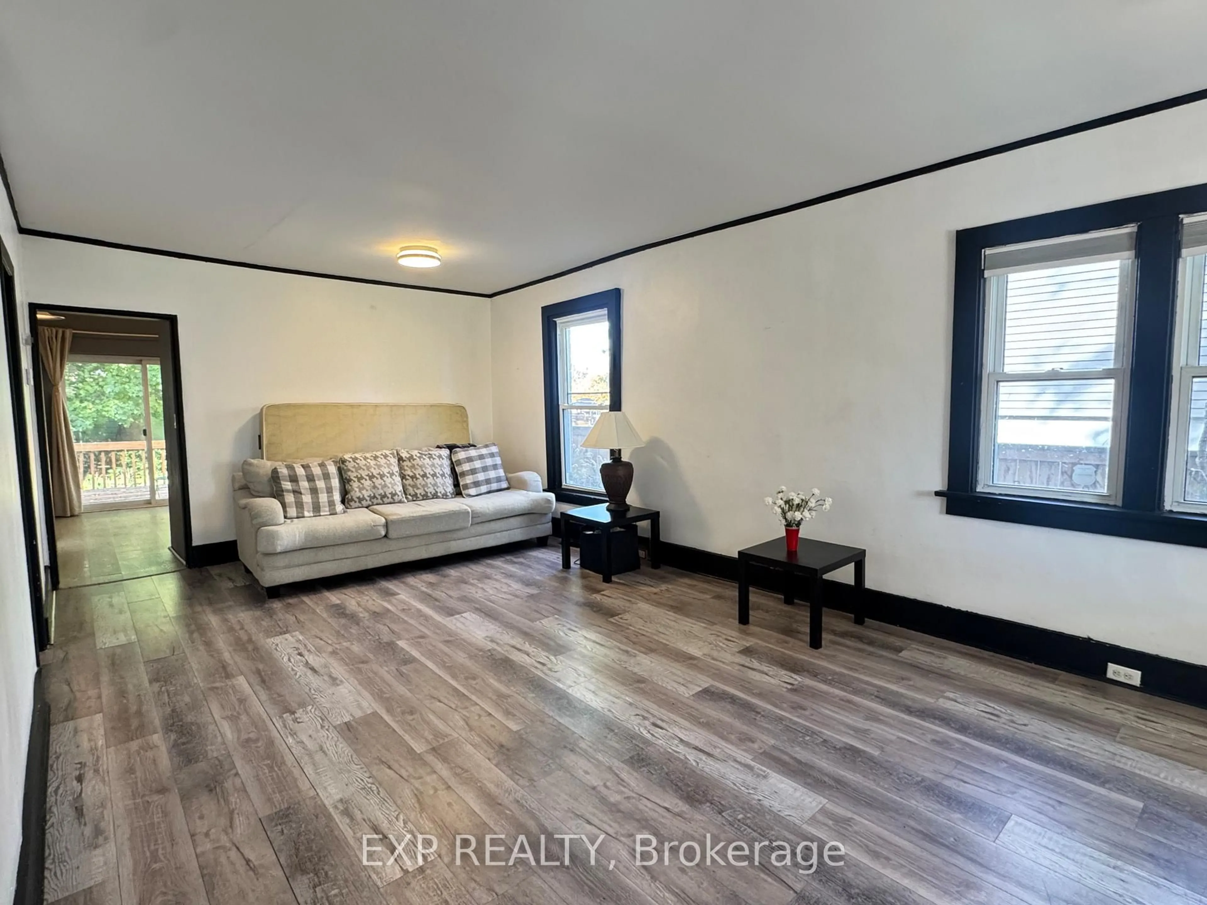 A pic of a room for 5205 Palmer Ave, Niagara Falls Ontario L2E 3T9