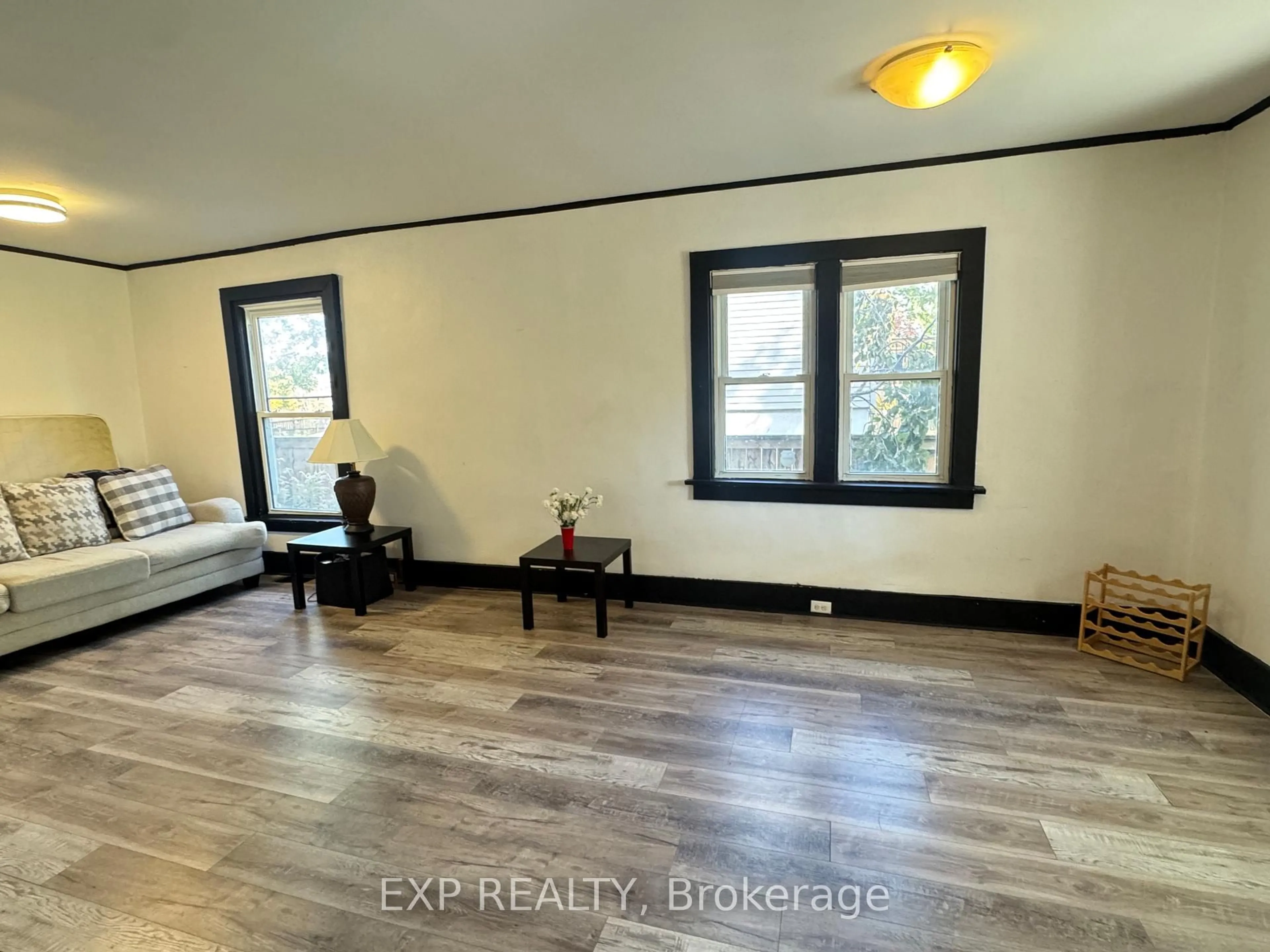 A pic of a room for 5205 Palmer Ave, Niagara Falls Ontario L2E 3T9