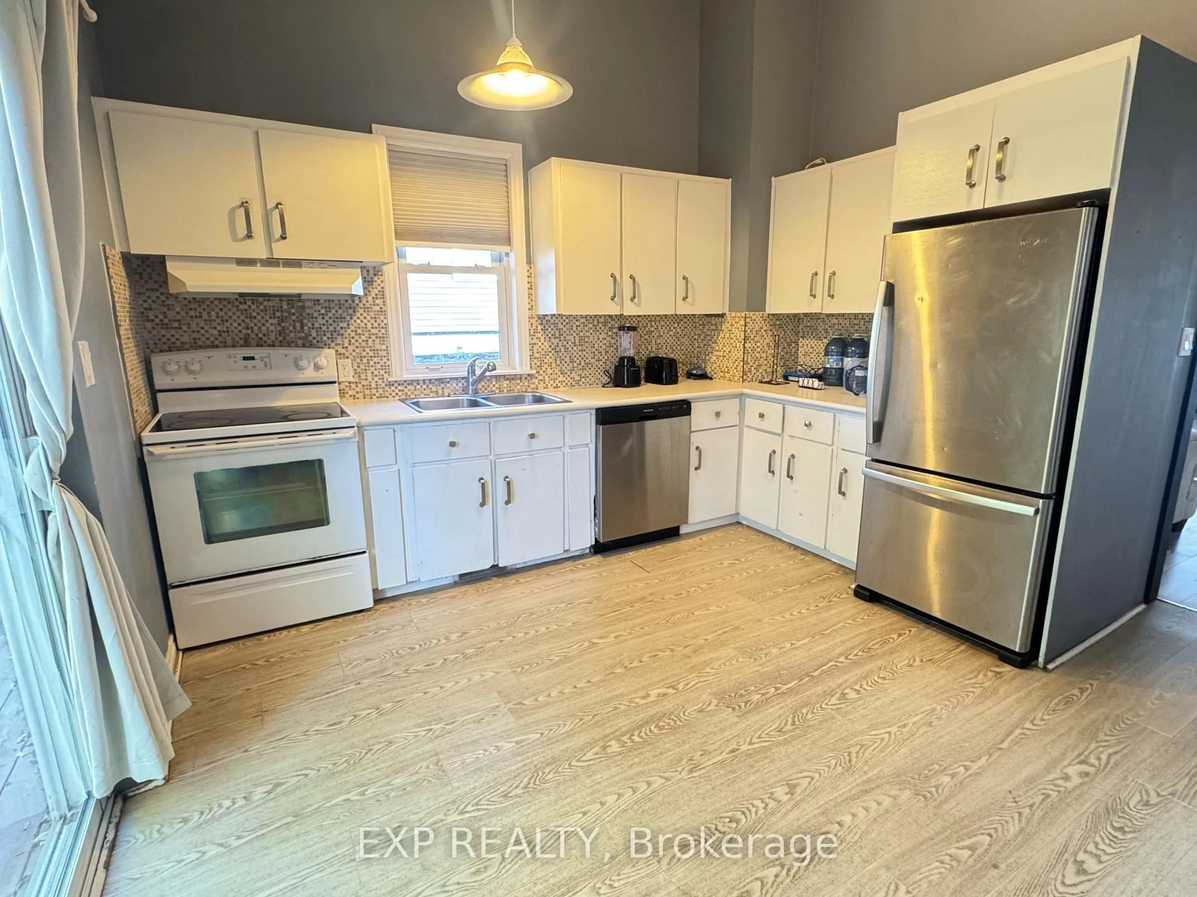 Standard kitchen, unknown for 5205 Palmer Ave, Niagara Falls Ontario L2E 3T9