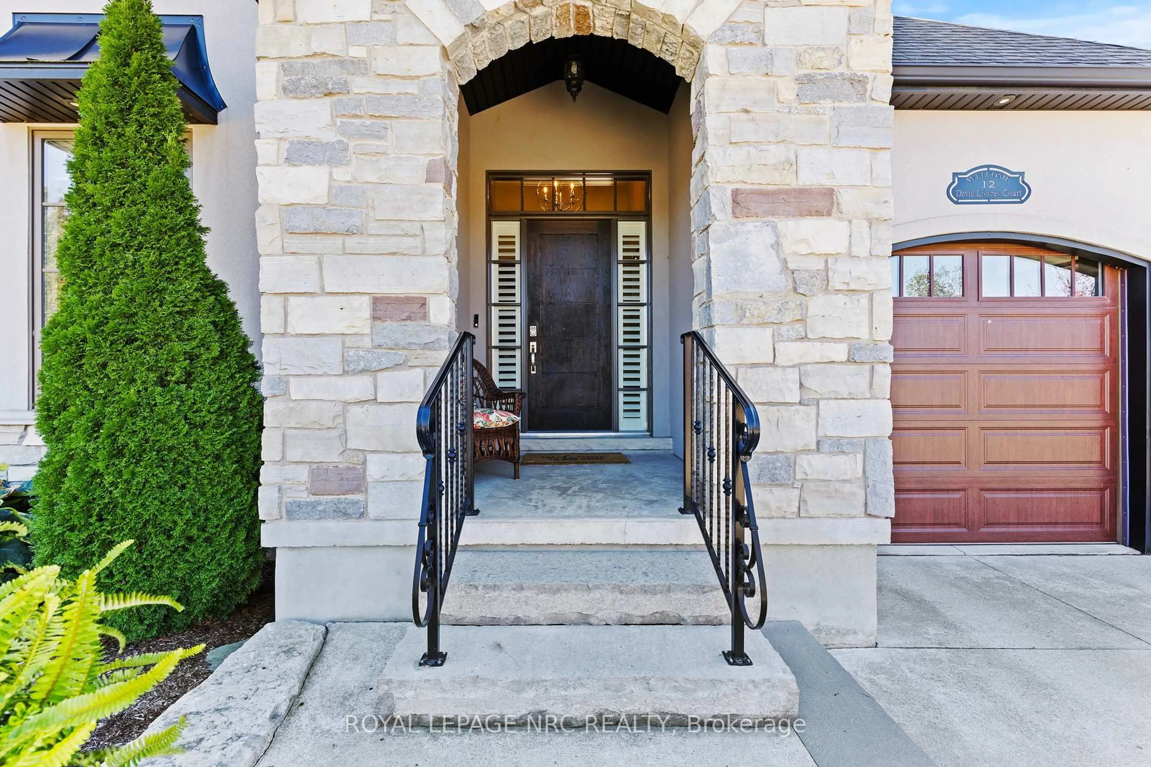 Indoor entryway for 12 DAVID LOWREY Crt, Niagara-on-the-Lake Ontario L0S 1J1