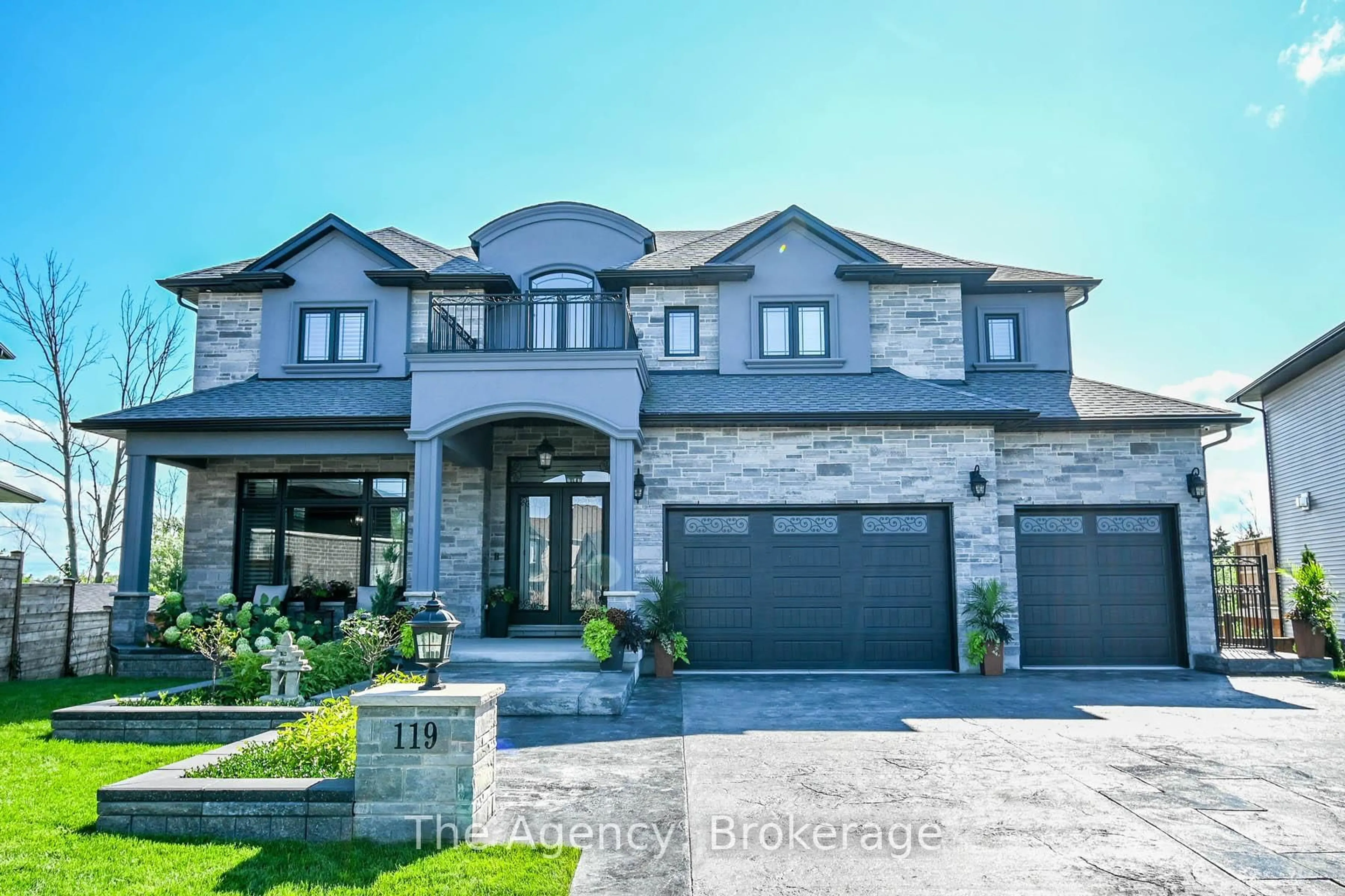 Home with brick exterior material, street for 119 Willowbrook Dr, Welland Ontario L3C 0G2