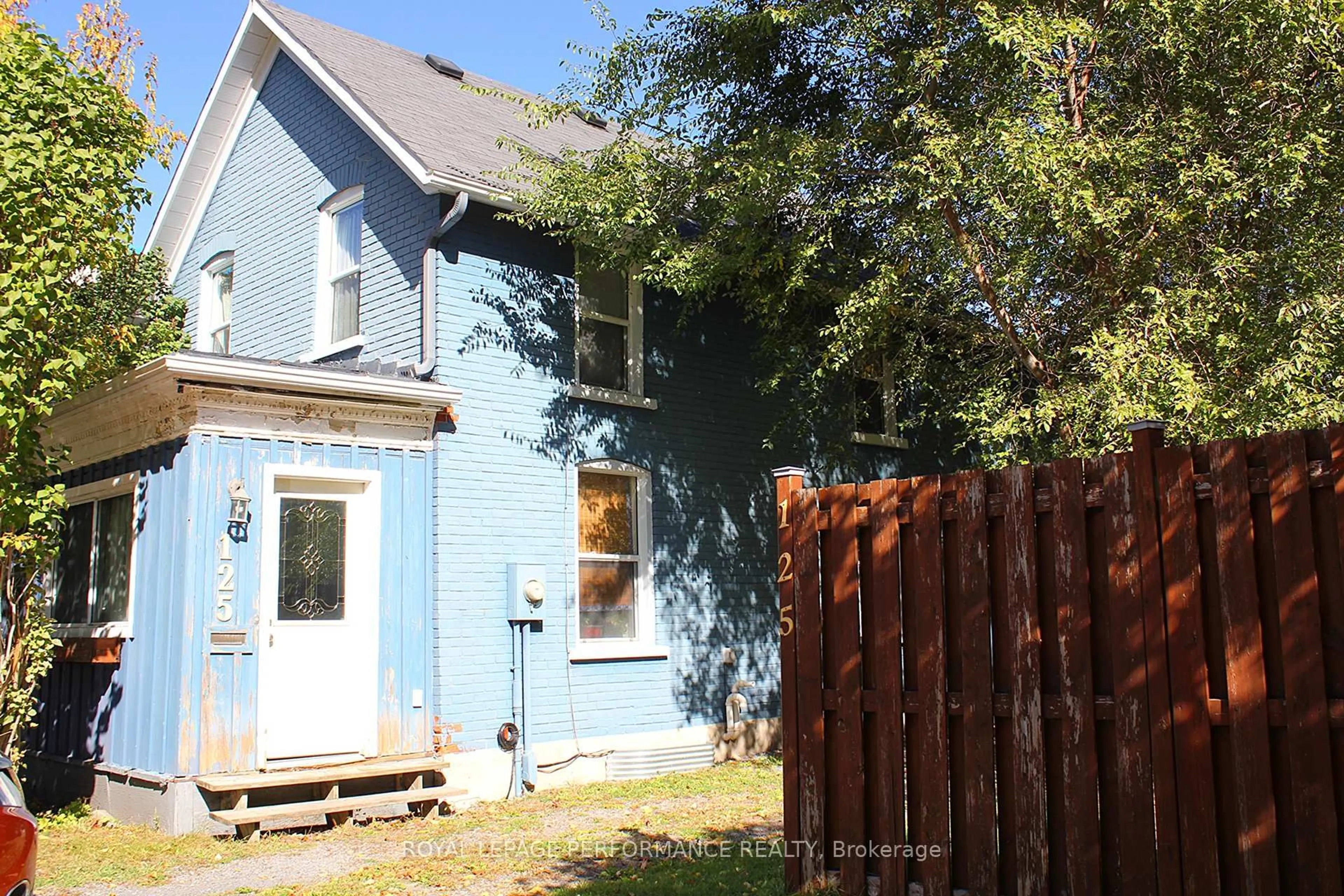 Patio, street for 125 Augustus St, Cornwall Ontario K6J 3V9