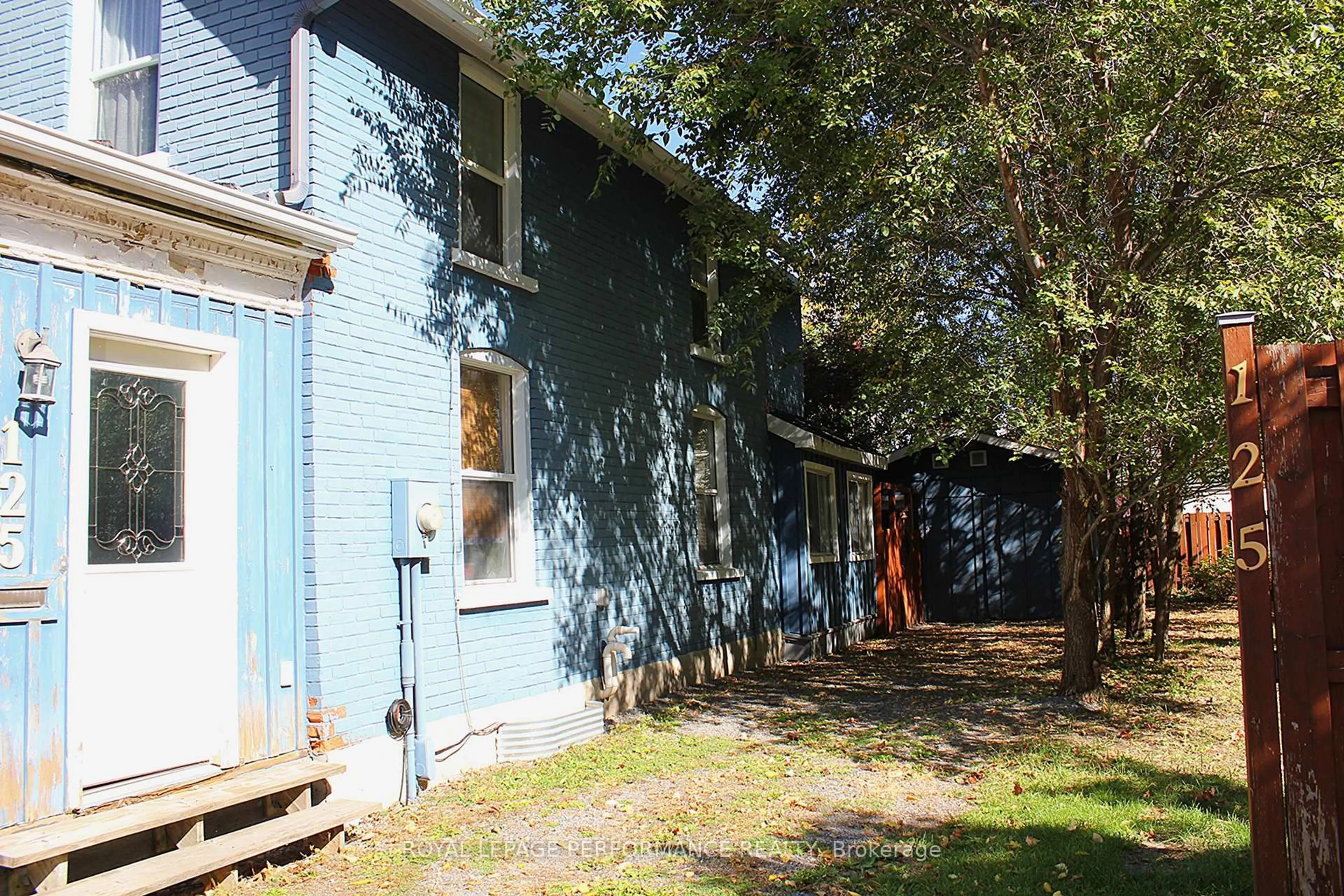 Patio, street for 125 Augustus St, Cornwall Ontario K6J 3V9