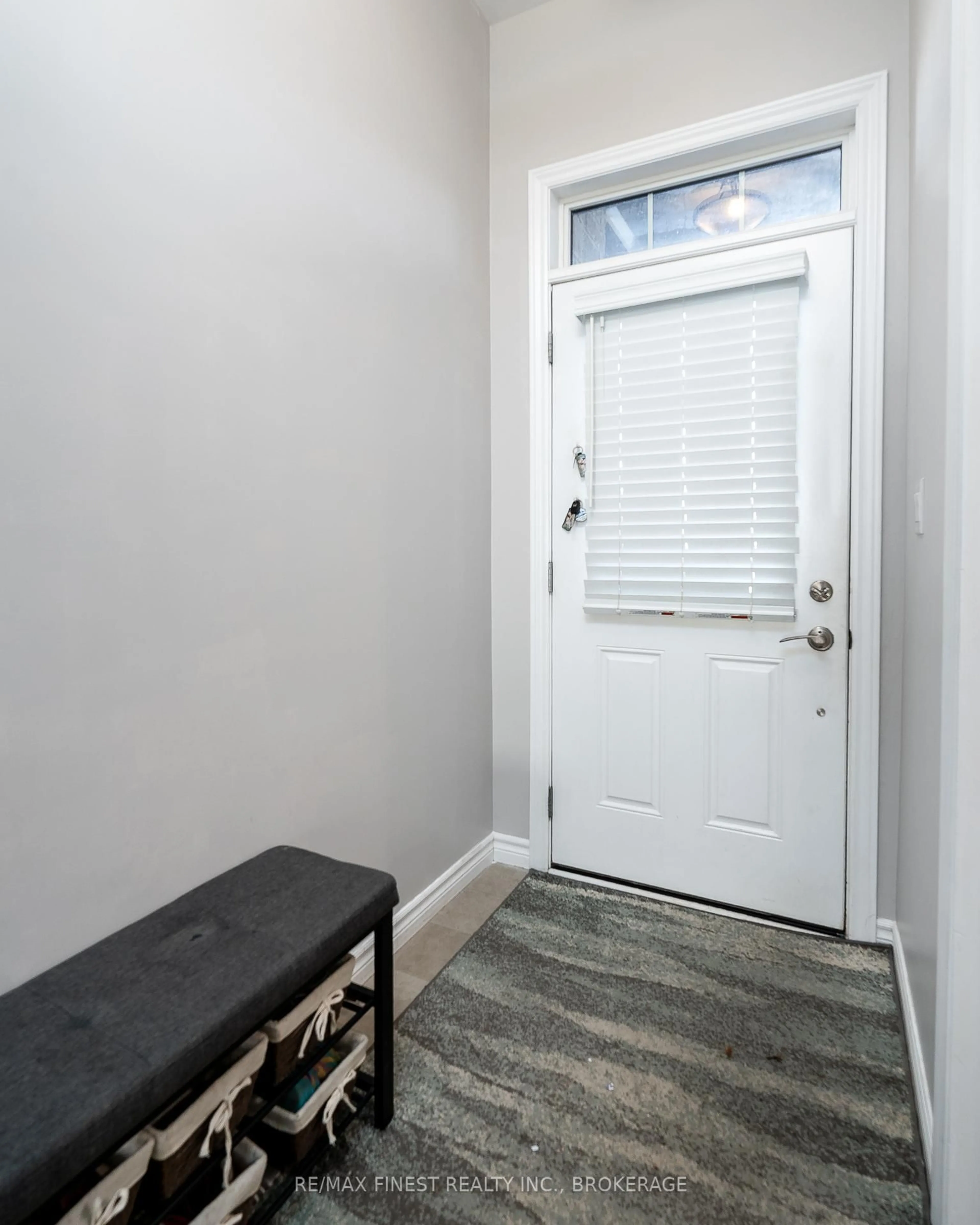 Indoor entryway for 140 Simurda Crt, Loyalist Ontario K7N 0A8