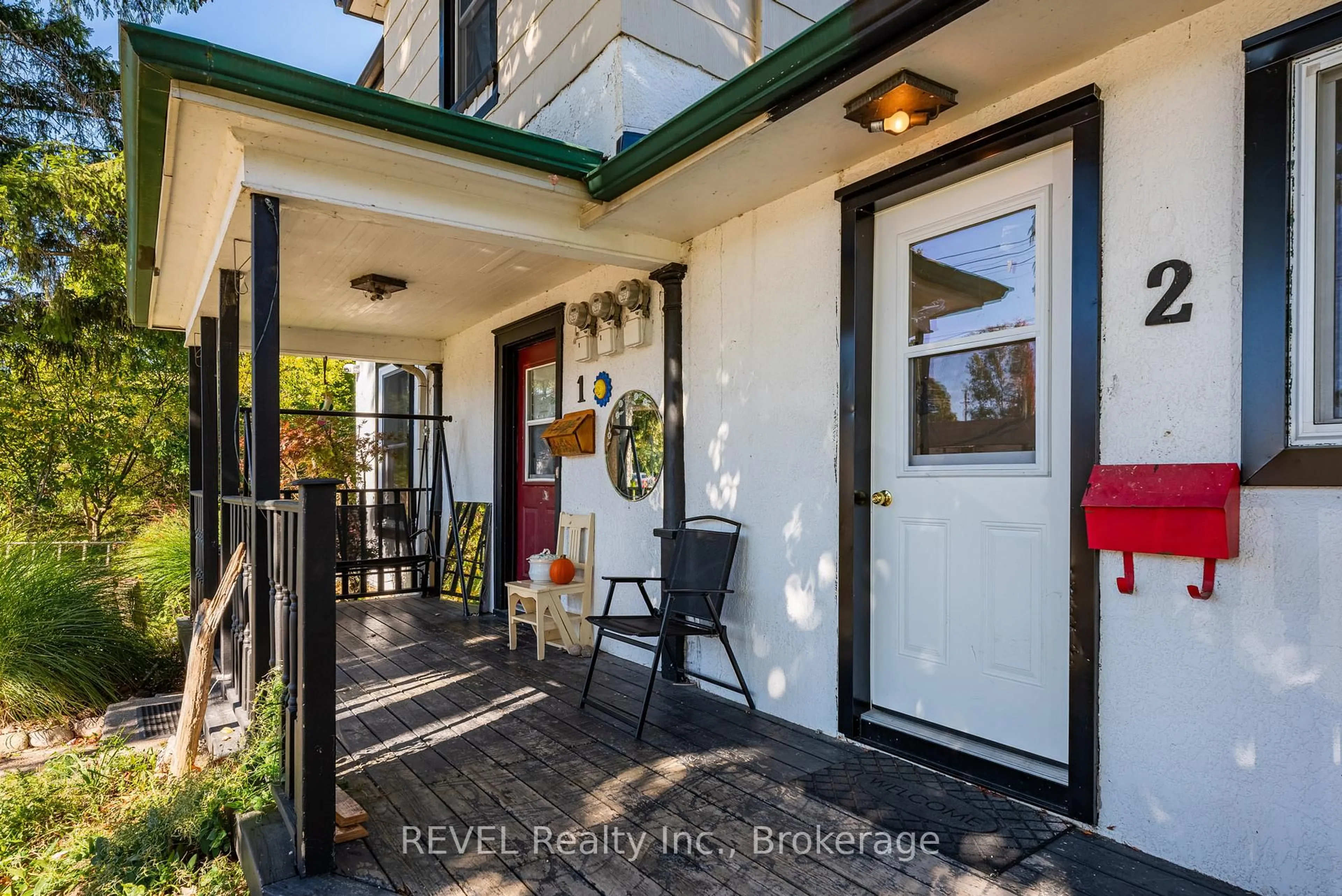 Indoor entryway for 51 McCain St, Port Colborne Ontario L3K 3P7