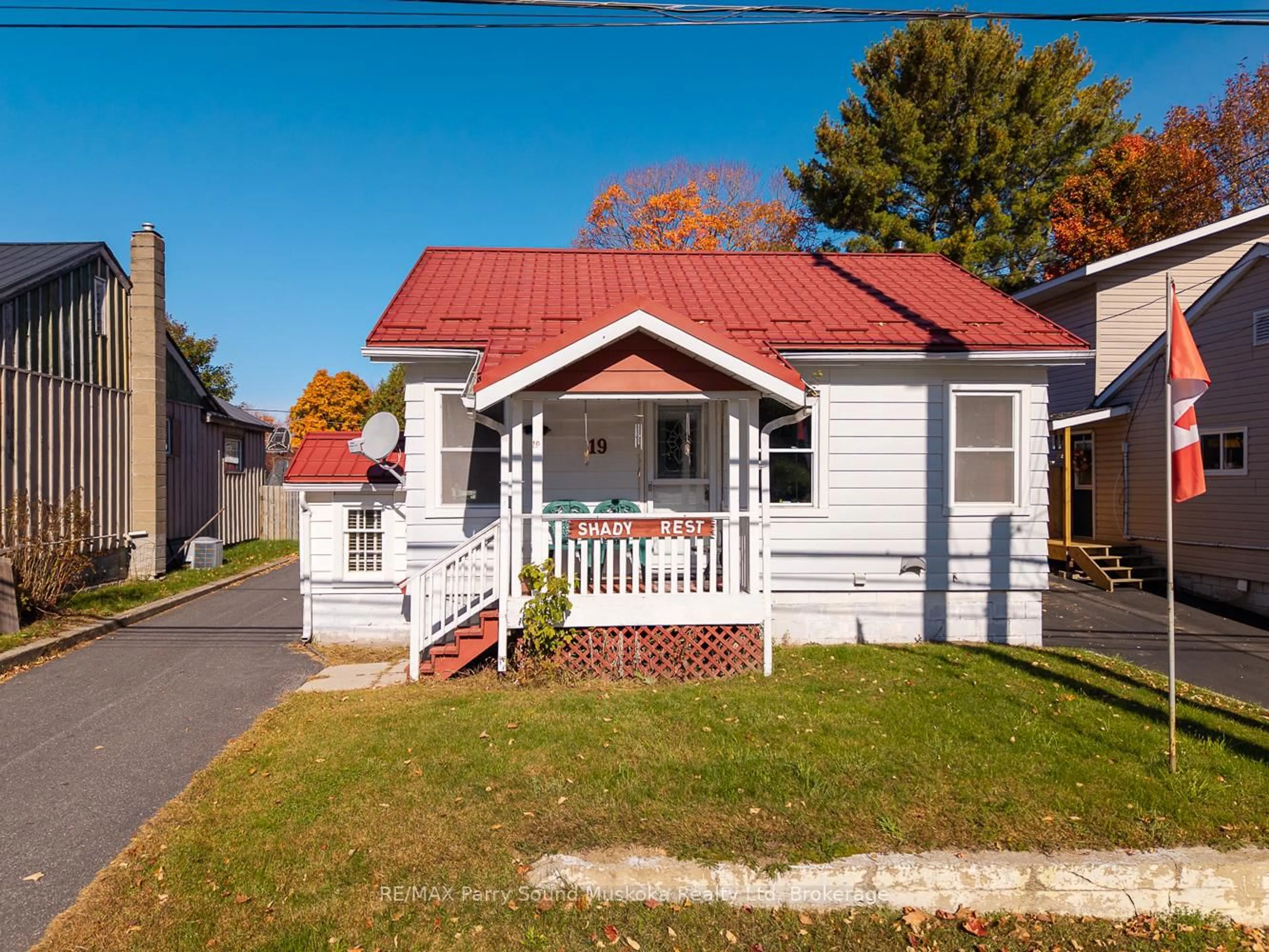 Home with vinyl exterior material, street for 19 Isabella St, Parry Sound Ontario P2A 1M1