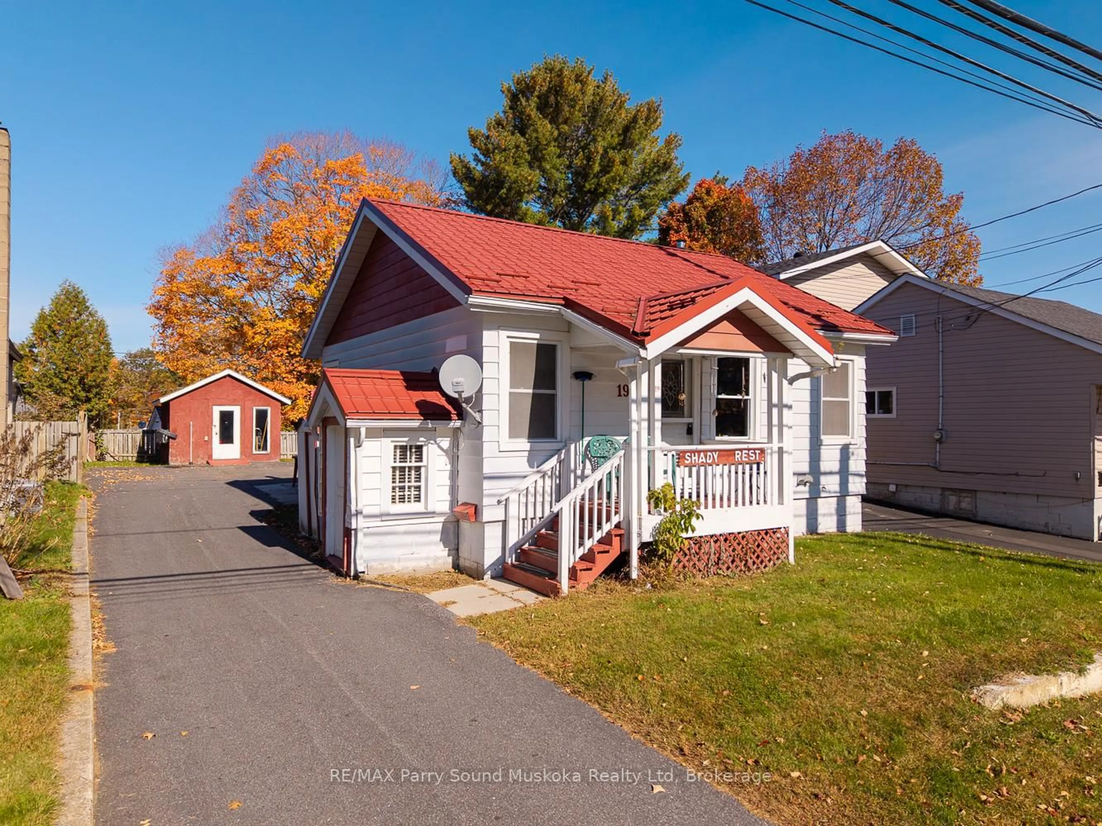 A pic from outside/outdoor area/front of a property/back of a property/a pic from drone, street for 19 Isabella St, Parry Sound Ontario P2A 1M1