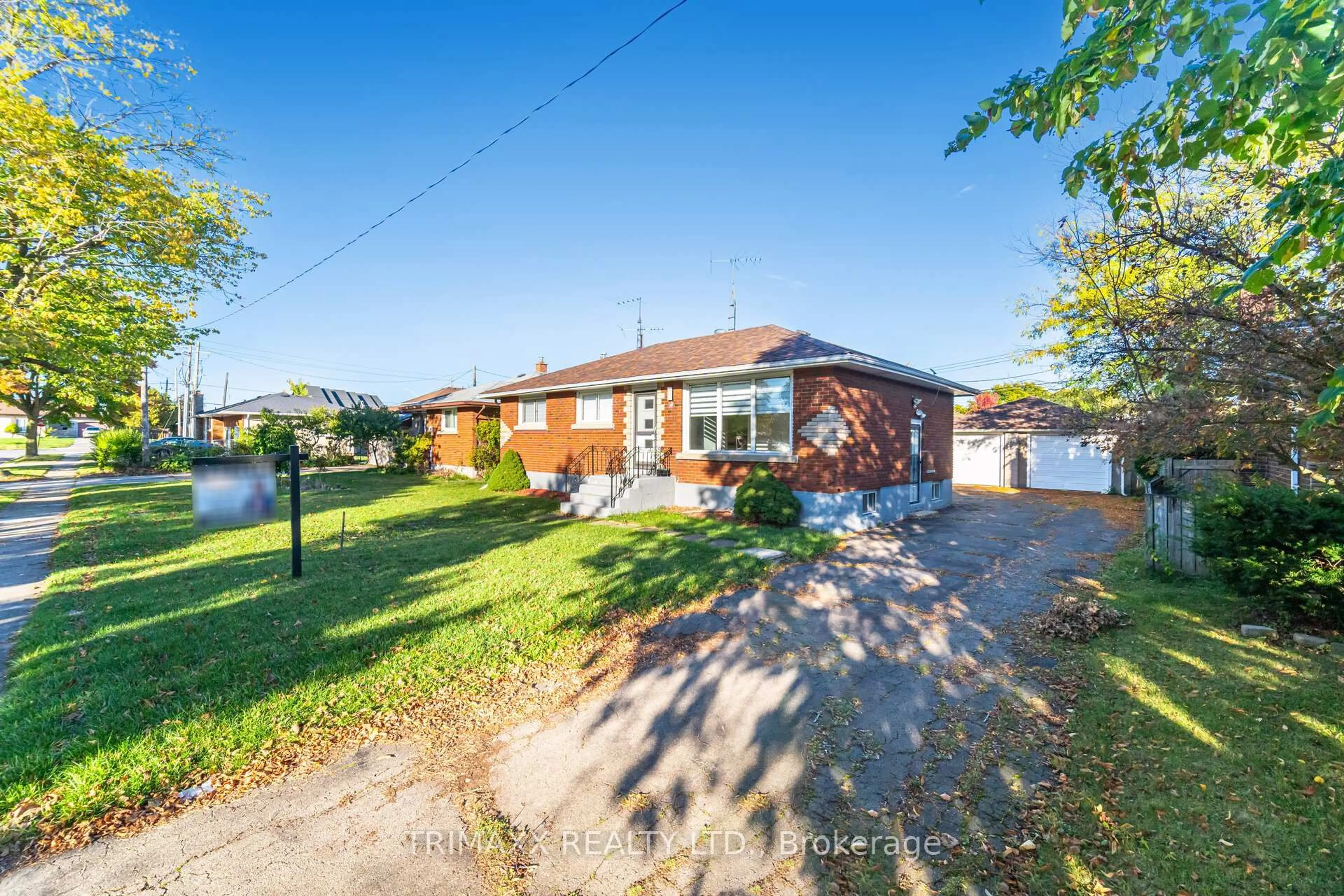 A pic from outside/outdoor area/front of a property/back of a property/a pic from drone, street for 60 Parkdale Dr, Thorold Ontario L2V 2N6