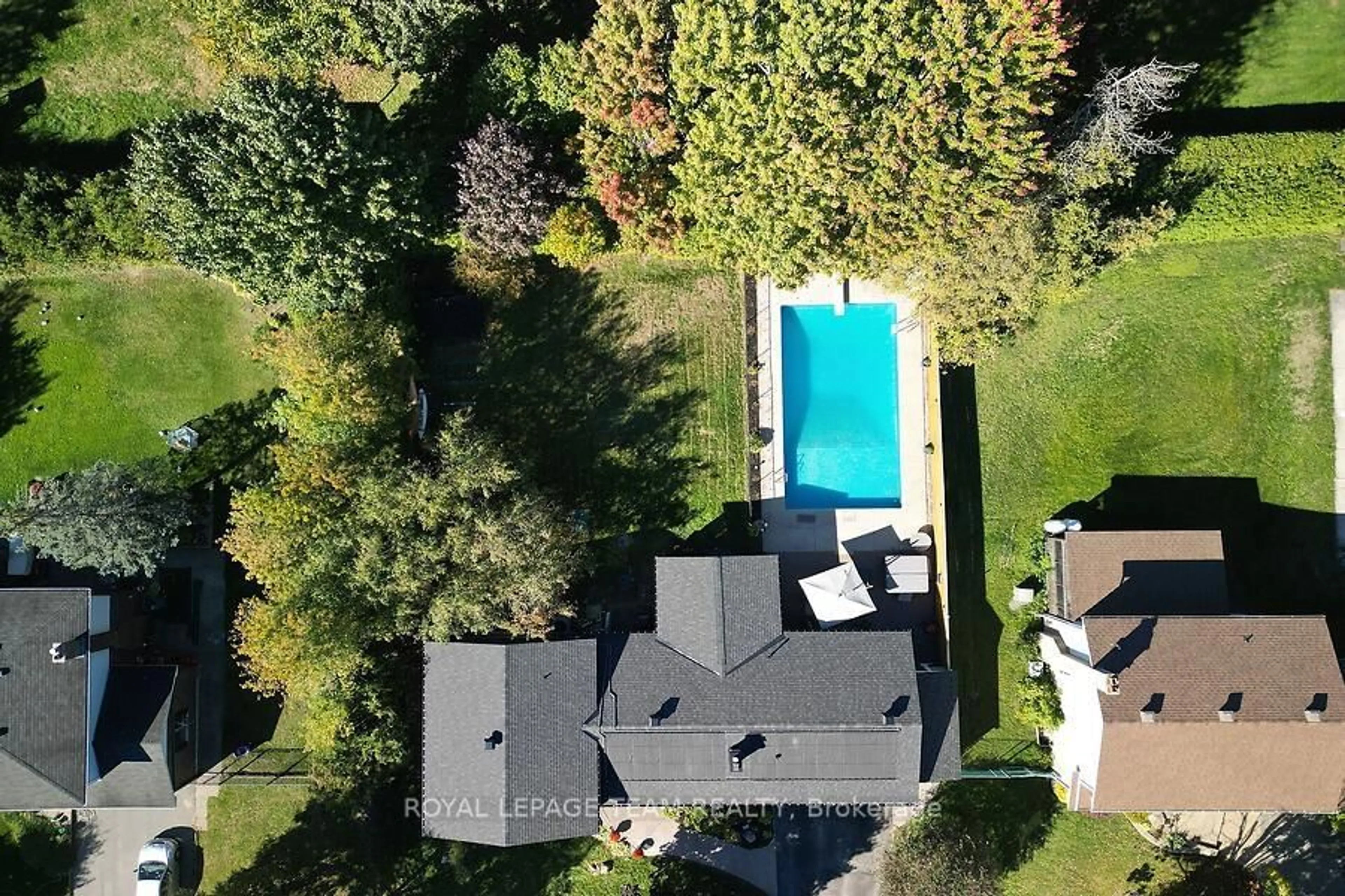 A pic from outside/outdoor area/front of a property/back of a property/a pic from drone, unknown for 5664 South Island Park Dr, Ottawa Ontario K4M 1J3