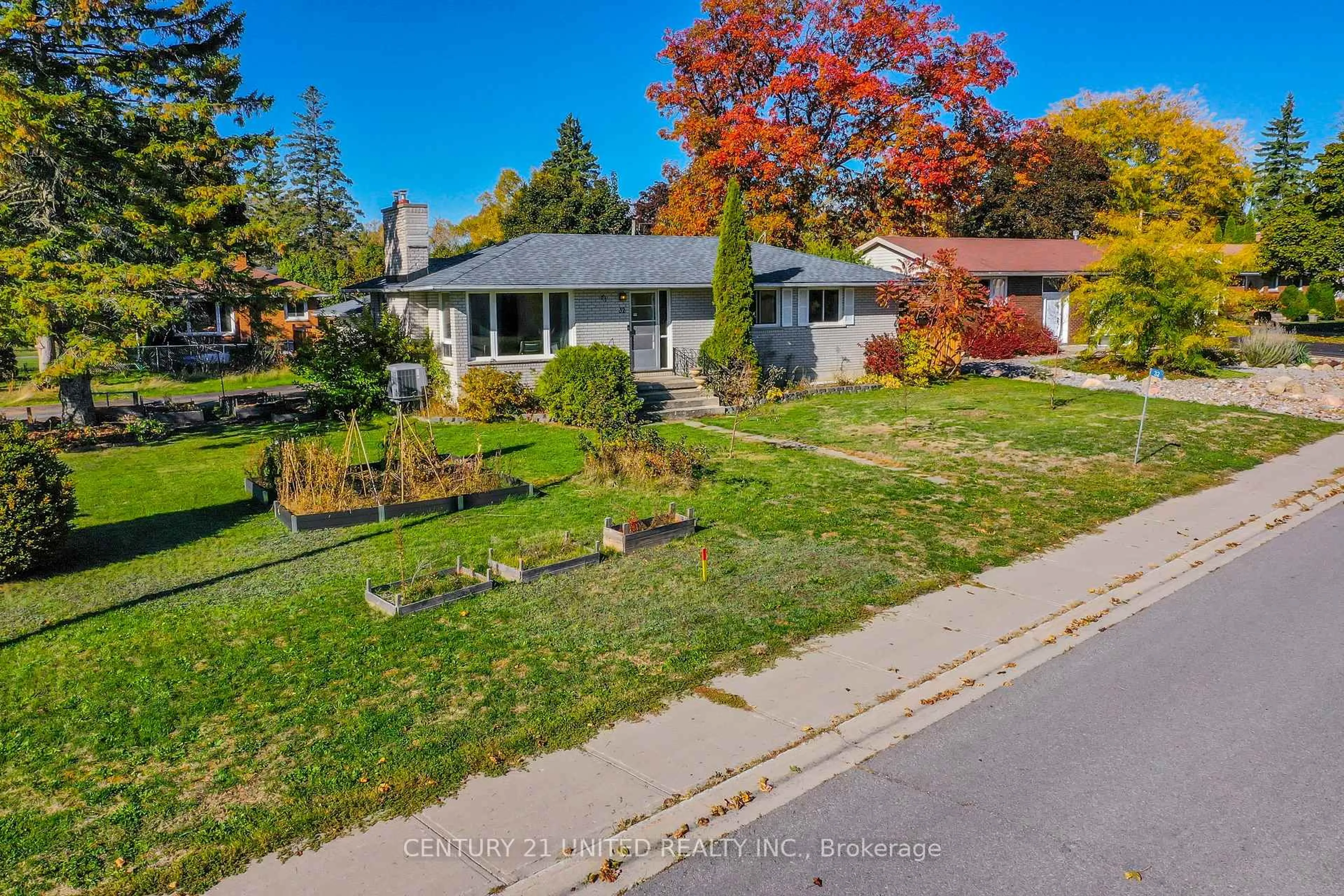 A pic from outside/outdoor area/front of a property/back of a property/a pic from drone, street for 32 Nelson St, Quinte West Ontario K0K 1E0