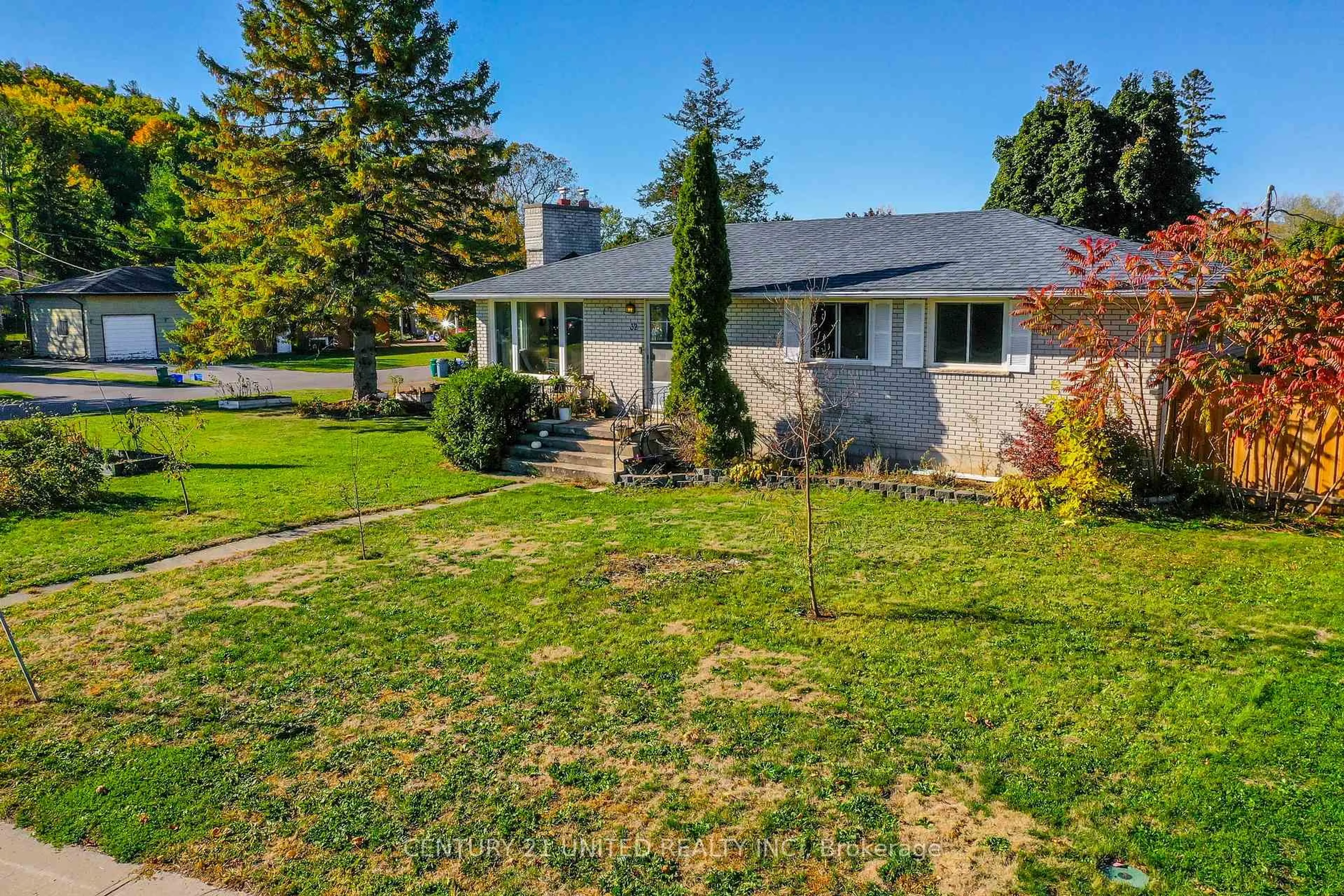 A pic from outside/outdoor area/front of a property/back of a property/a pic from drone, street for 32 Nelson St, Quinte West Ontario K0K 1E0