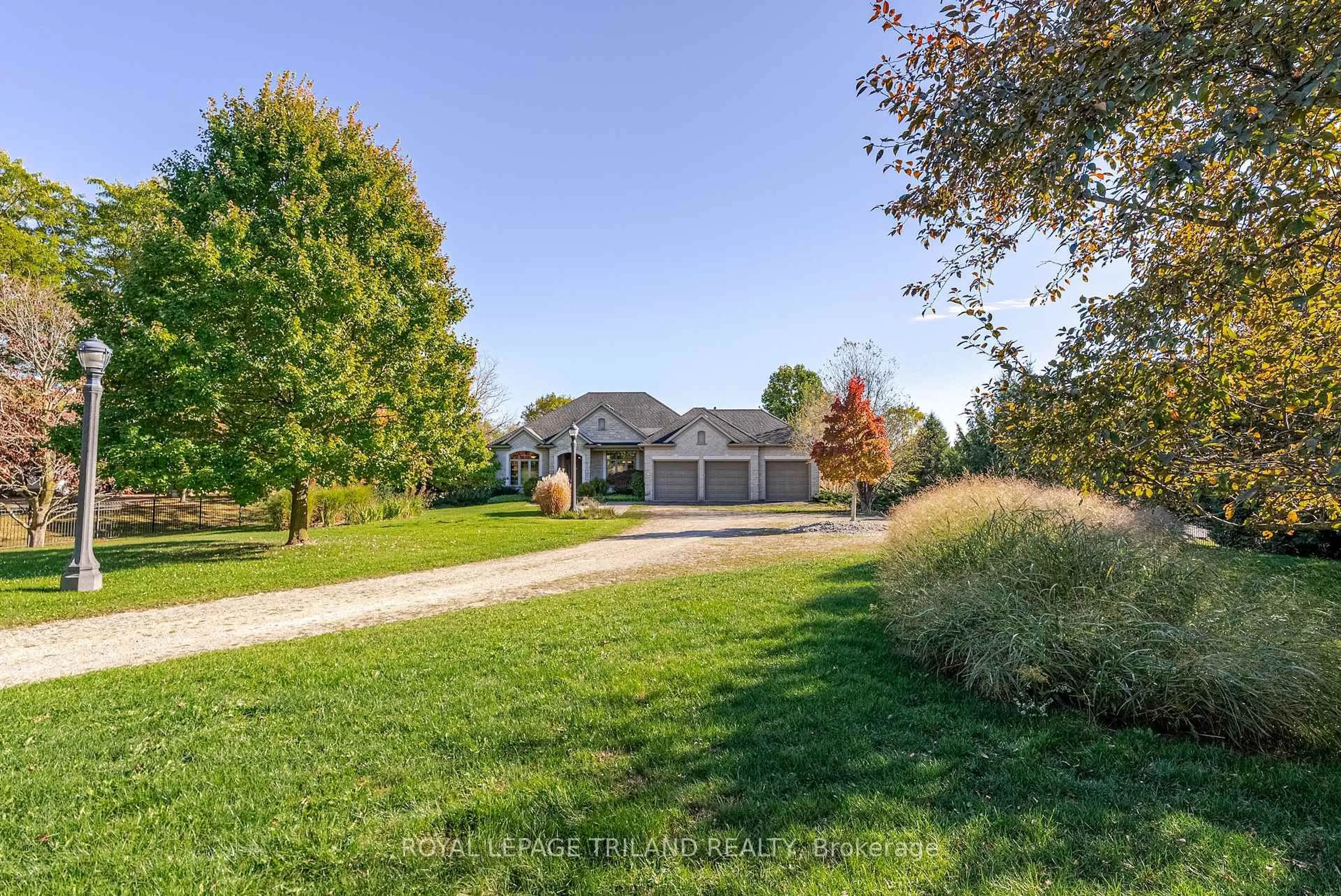 A pic from outside/outdoor area/front of a property/back of a property/a pic from drone, unknown for 2893 CATHERINE St, Thames Centre Ontario N0L 1G4