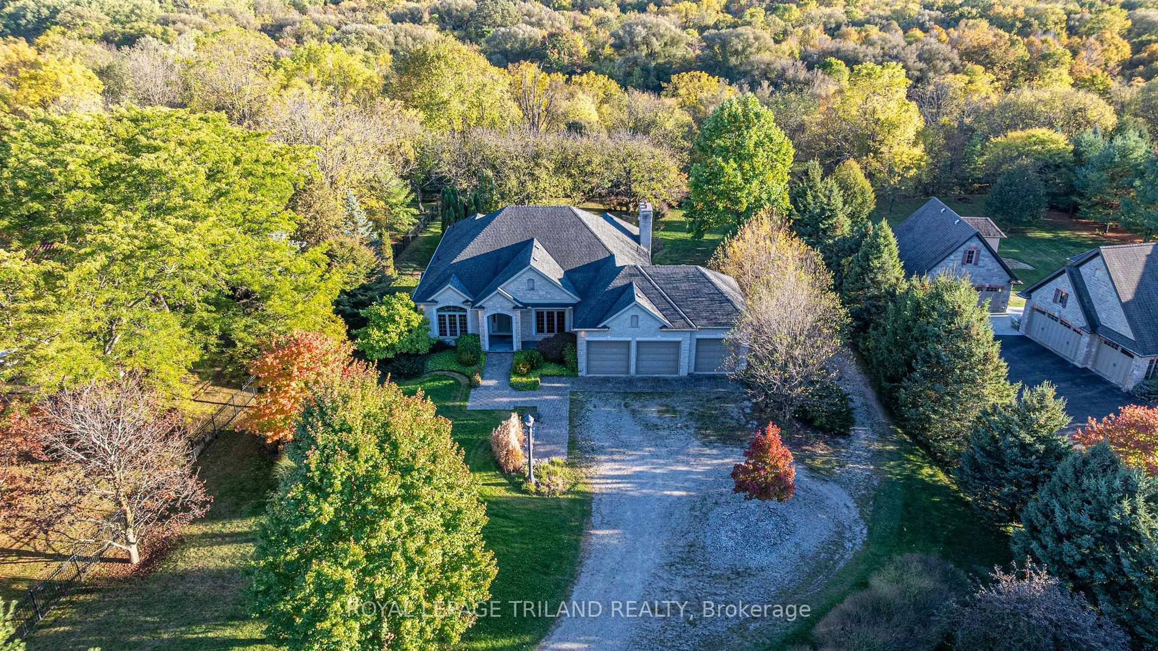 A pic from outside/outdoor area/front of a property/back of a property/a pic from drone, water/lake/river/ocean view for 2893 CATHERINE St, Thames Centre Ontario N0L 1G4