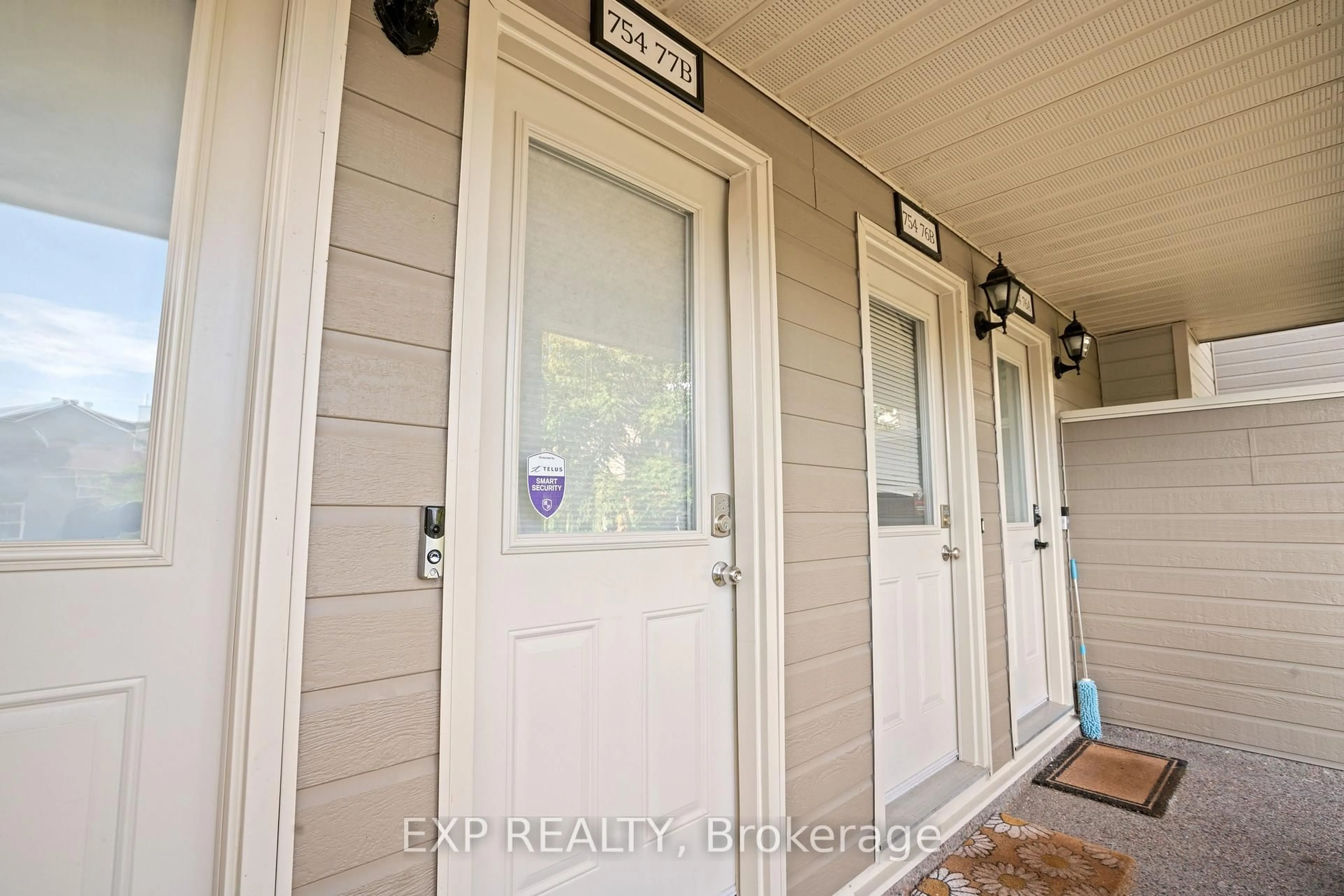 Indoor entryway for 754 St. Andre Dr #77B, Orleans Ontario K1C 4S4