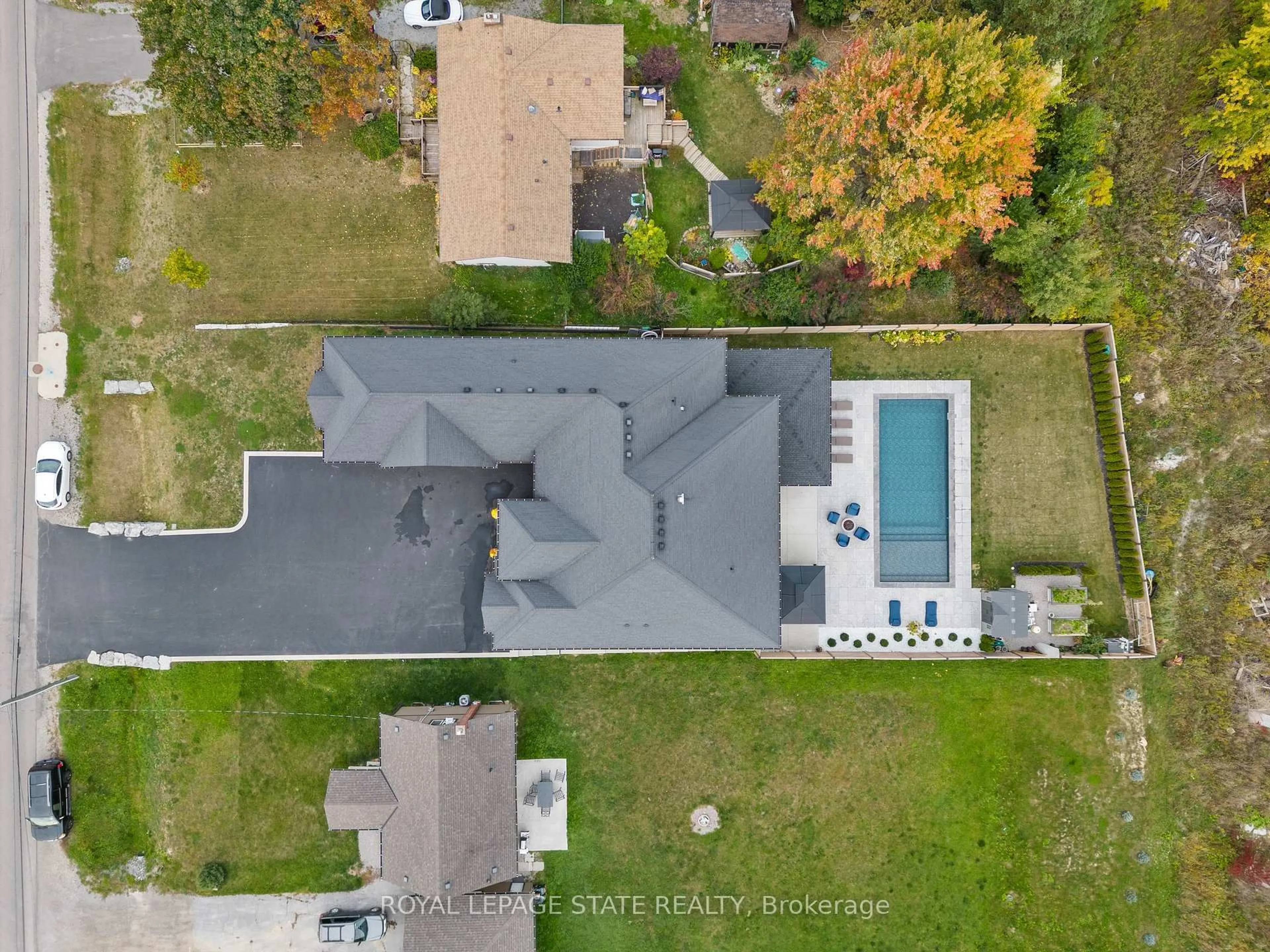 A pic from outside/outdoor area/front of a property/back of a property/a pic from drone, street for 9848 Twenty Rd, Hamilton Ontario L0R 1W0