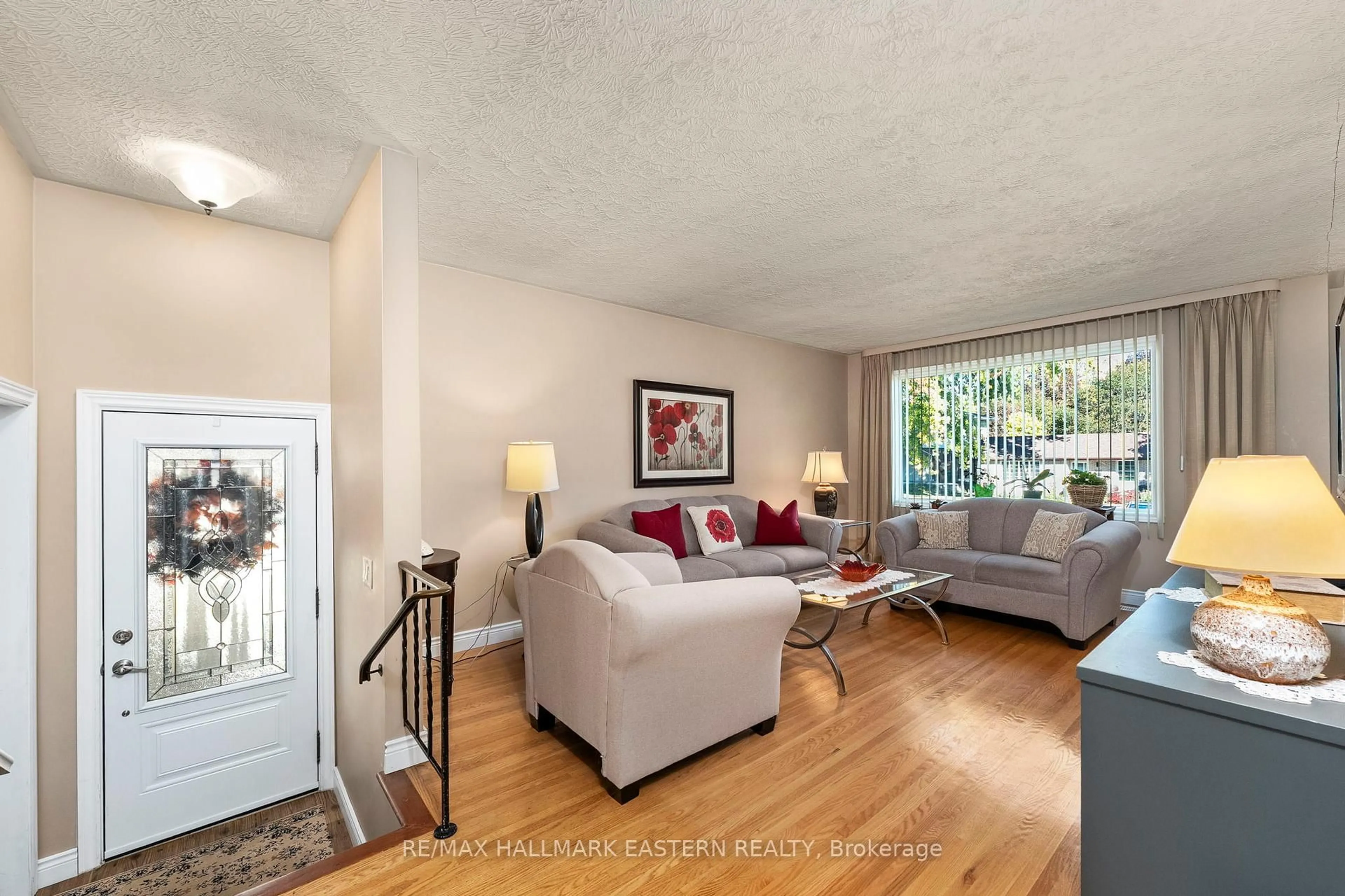 Living room with furniture, unknown for 1275 Hopewell Ave, Peterborough Ontario K9H 6T2