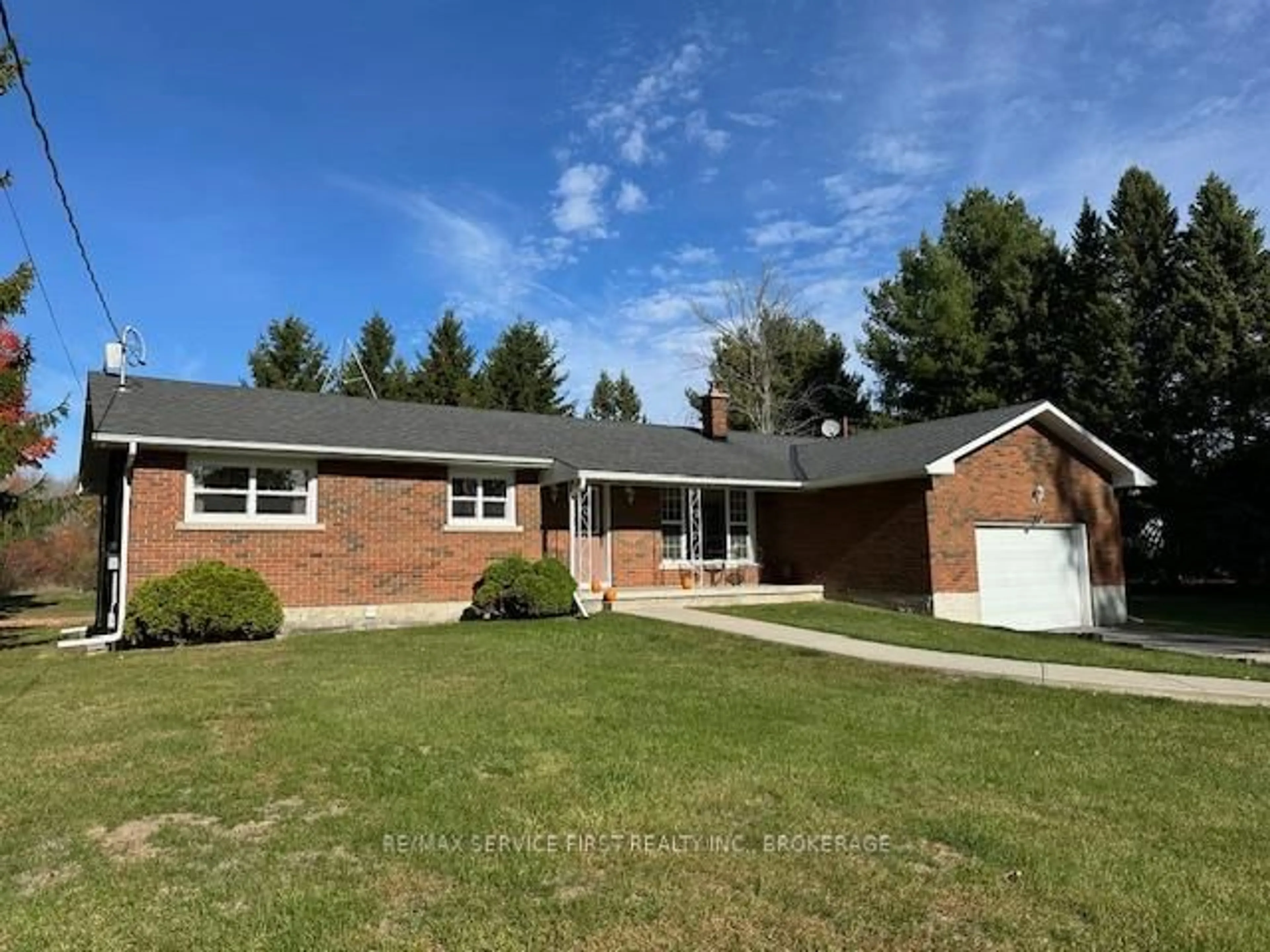 Home with brick exterior material, unknown for 530 County Rd 2 Rd, Front of Leeds & Seeleys Bay Ontario K0E 1L0
