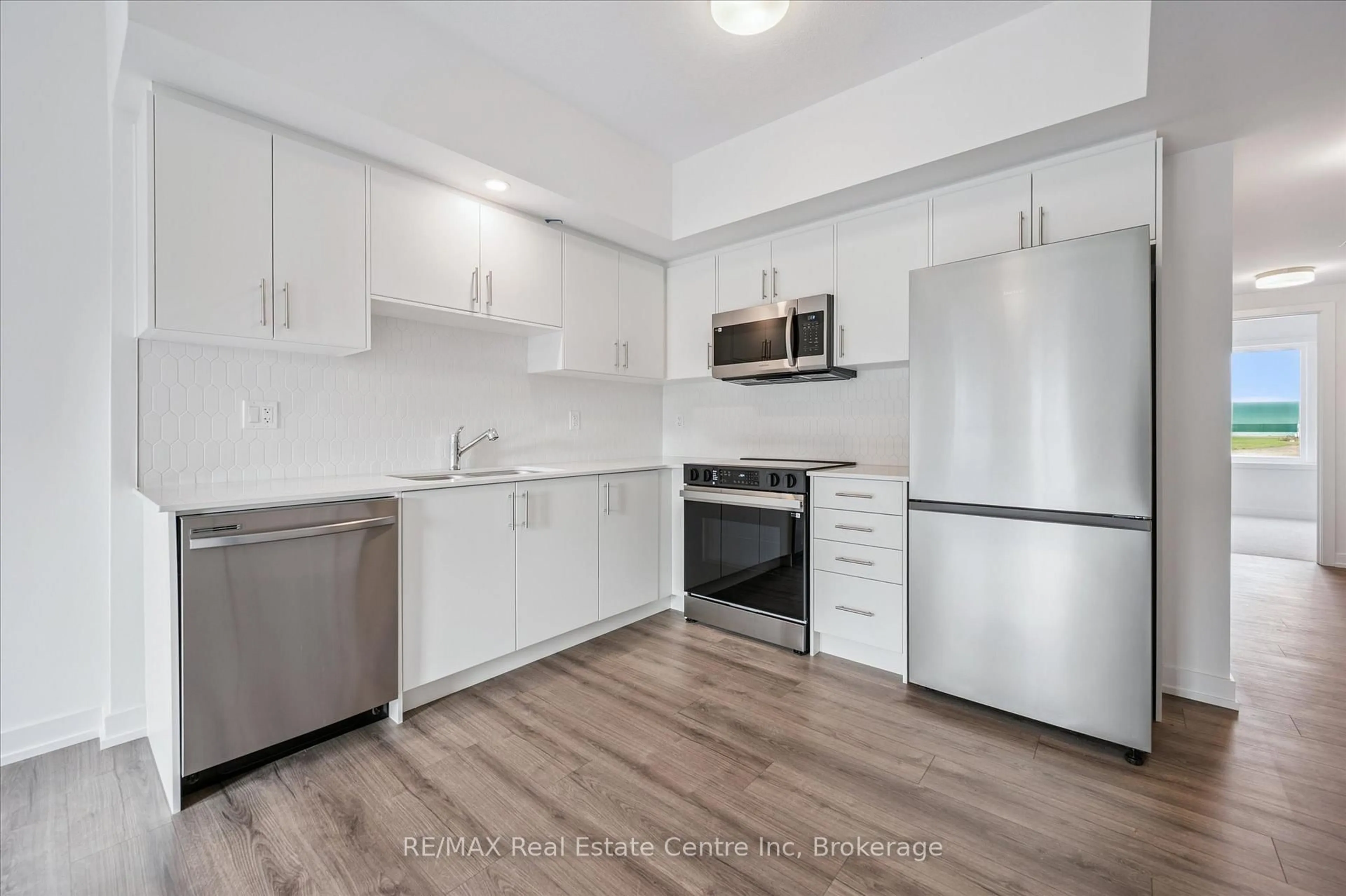 Standard kitchen, unknown for 940 St David St #62, Centre Wellington Ontario N1M 0L7