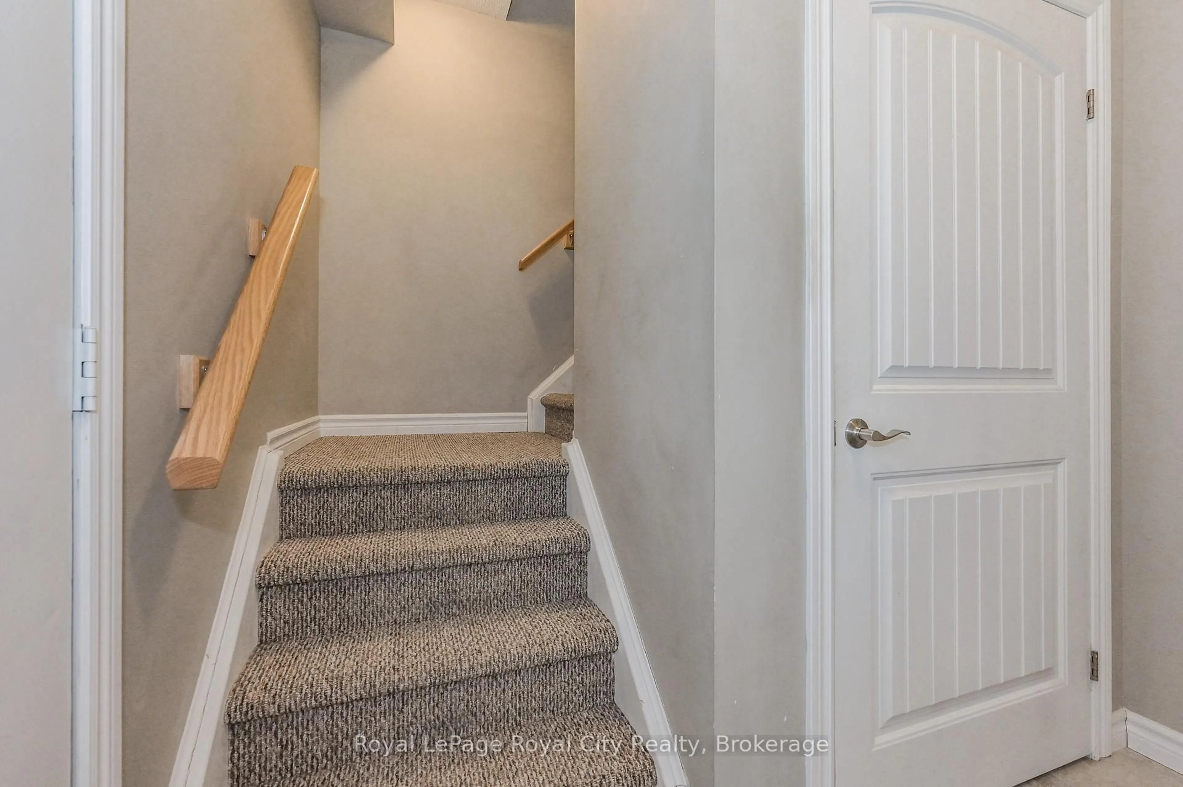 Stairs for 19 Victoria Cres, Centre Wellington Ontario N1M 2W3