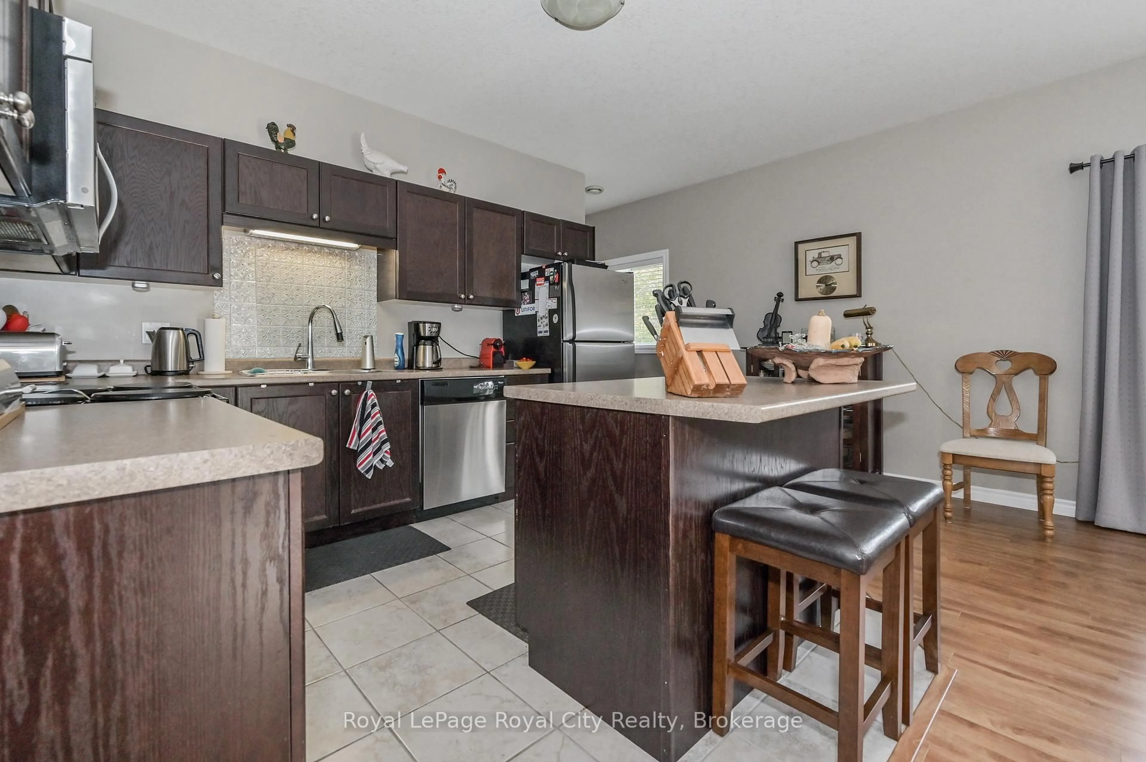 Open concept kitchen, unknown for 19 Victoria Cres, Centre Wellington Ontario N1M 2W3