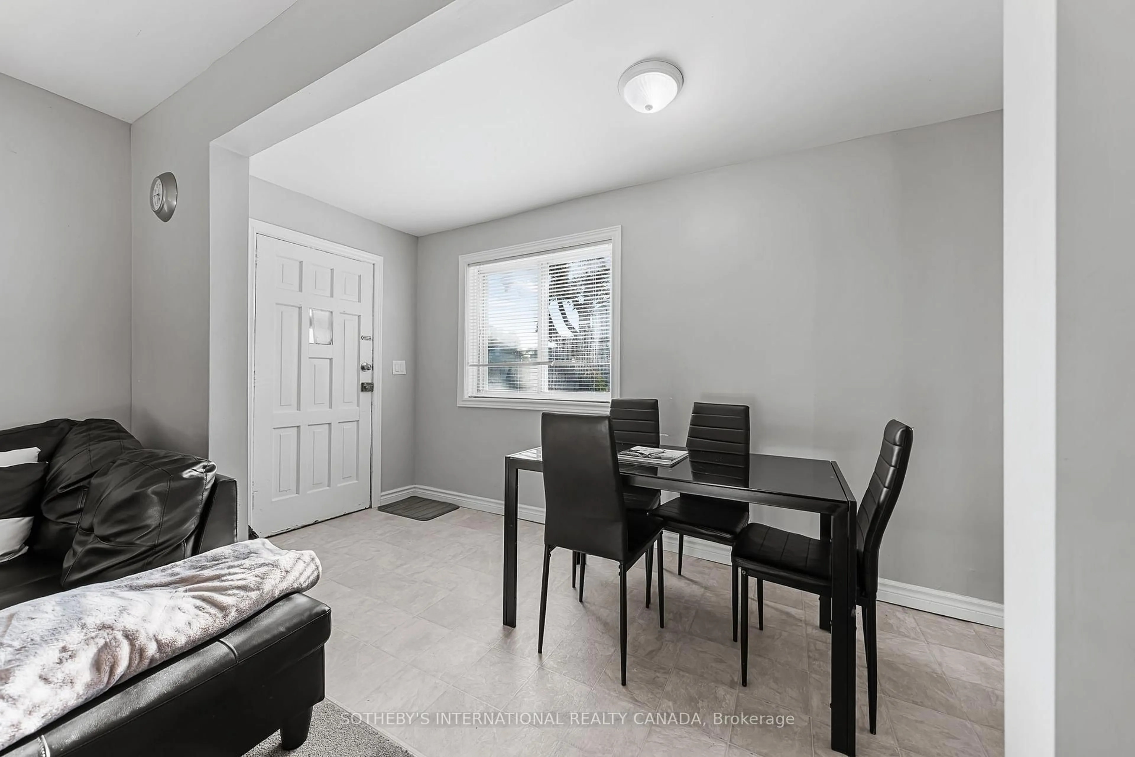 Unknown for 15 Grantham Ave, Cambridge Ontario N1R 4V3