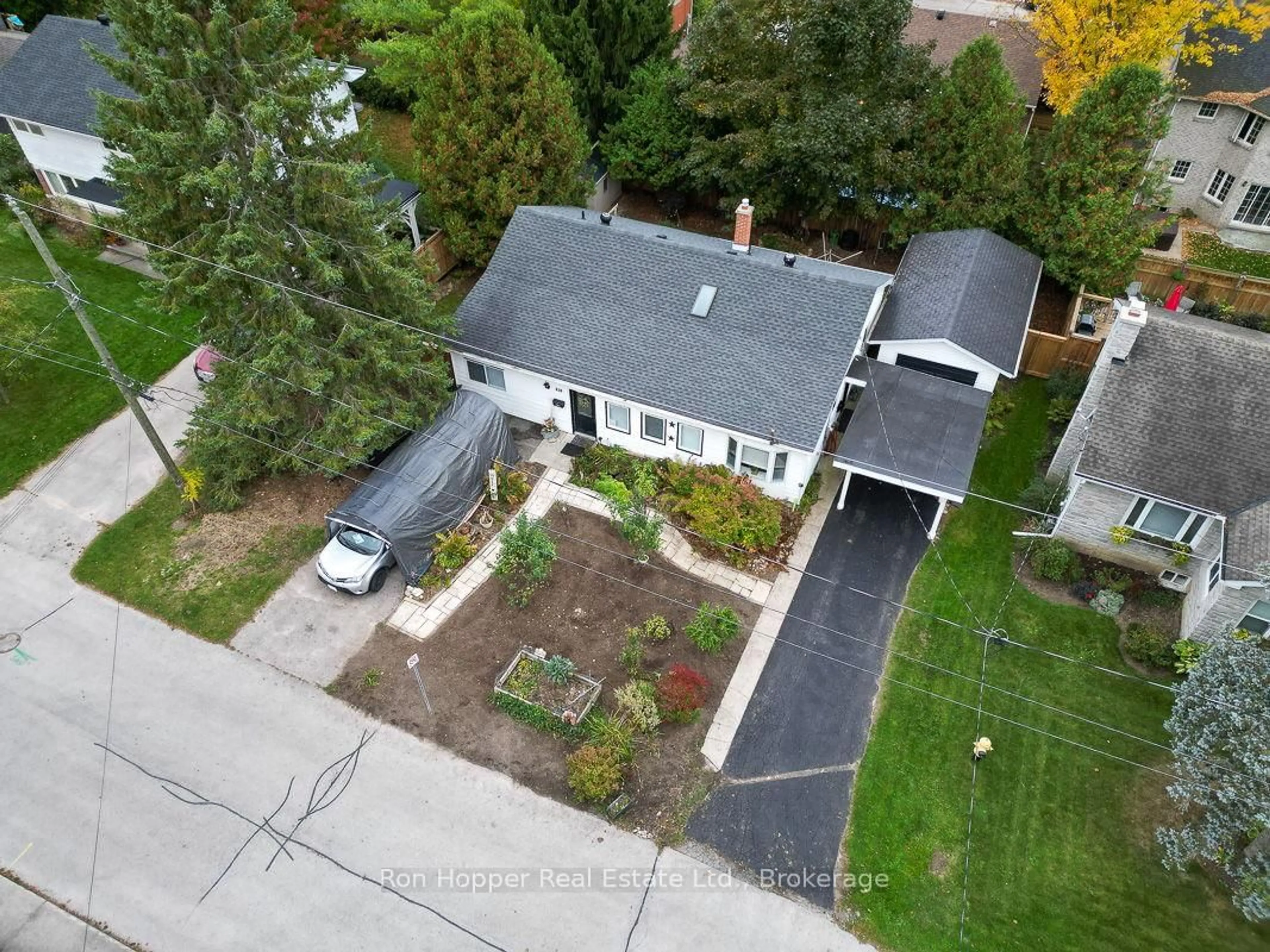 A pic from outside/outdoor area/front of a property/back of a property/a pic from drone, street for 458 5th Ave, Owen Sound Ontario N4K 2R5