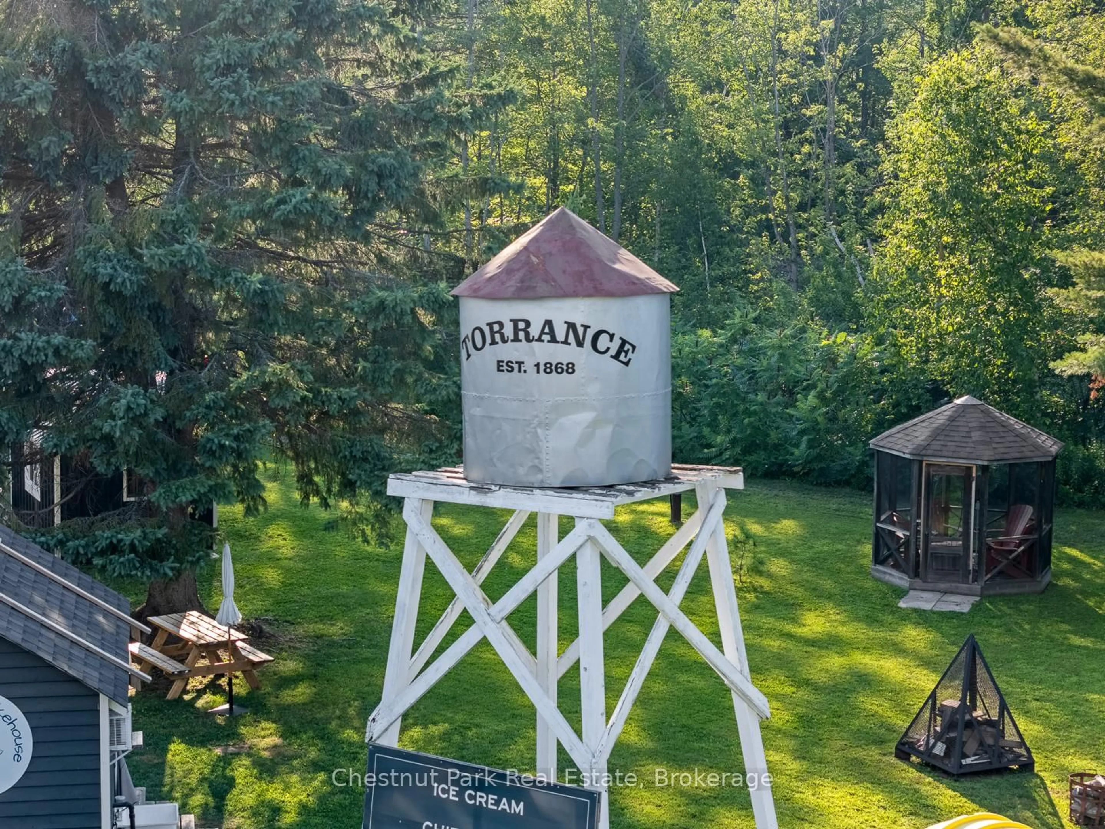 A pic from outside/outdoor area/front of a property/back of a property/a pic from drone, unknown for 2642 Muskoka 169 Rd, Muskoka Lakes Ontario P0C 1M0