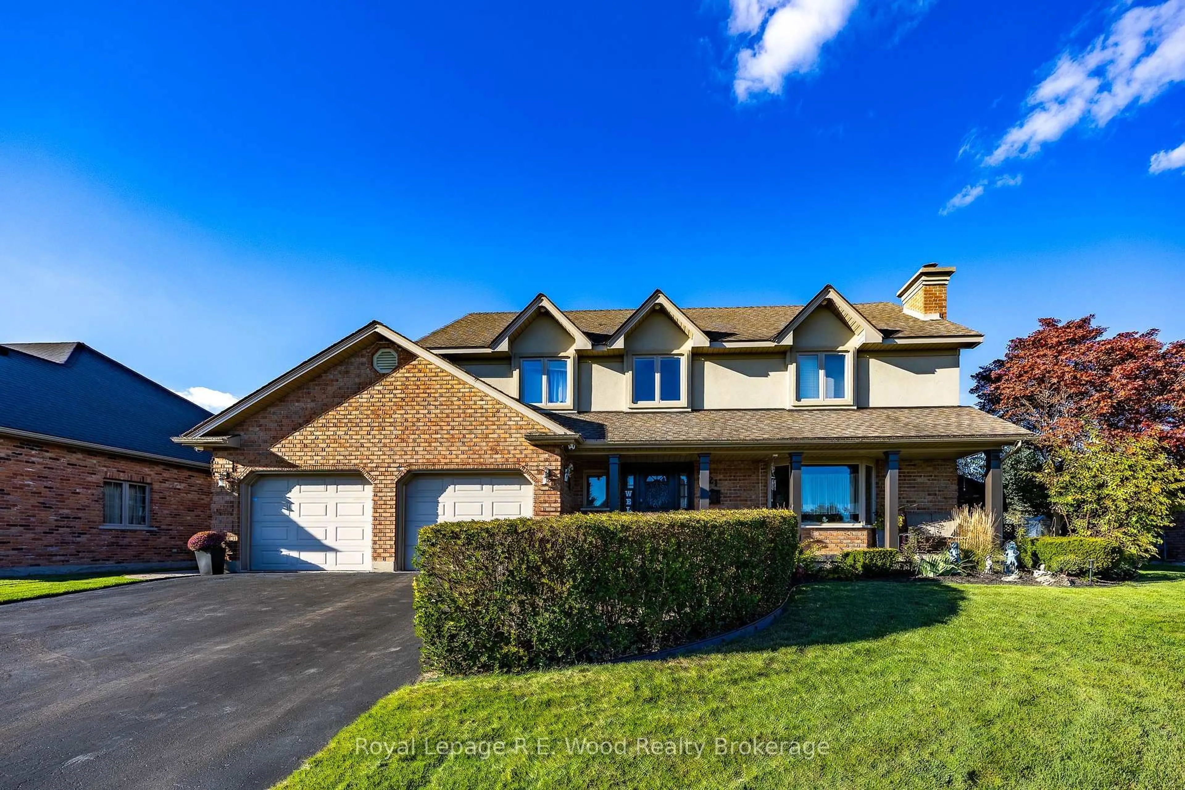 Home with brick exterior material, street for 21 Thomas Ave, Tillsonburg Ontario N4G 5K8