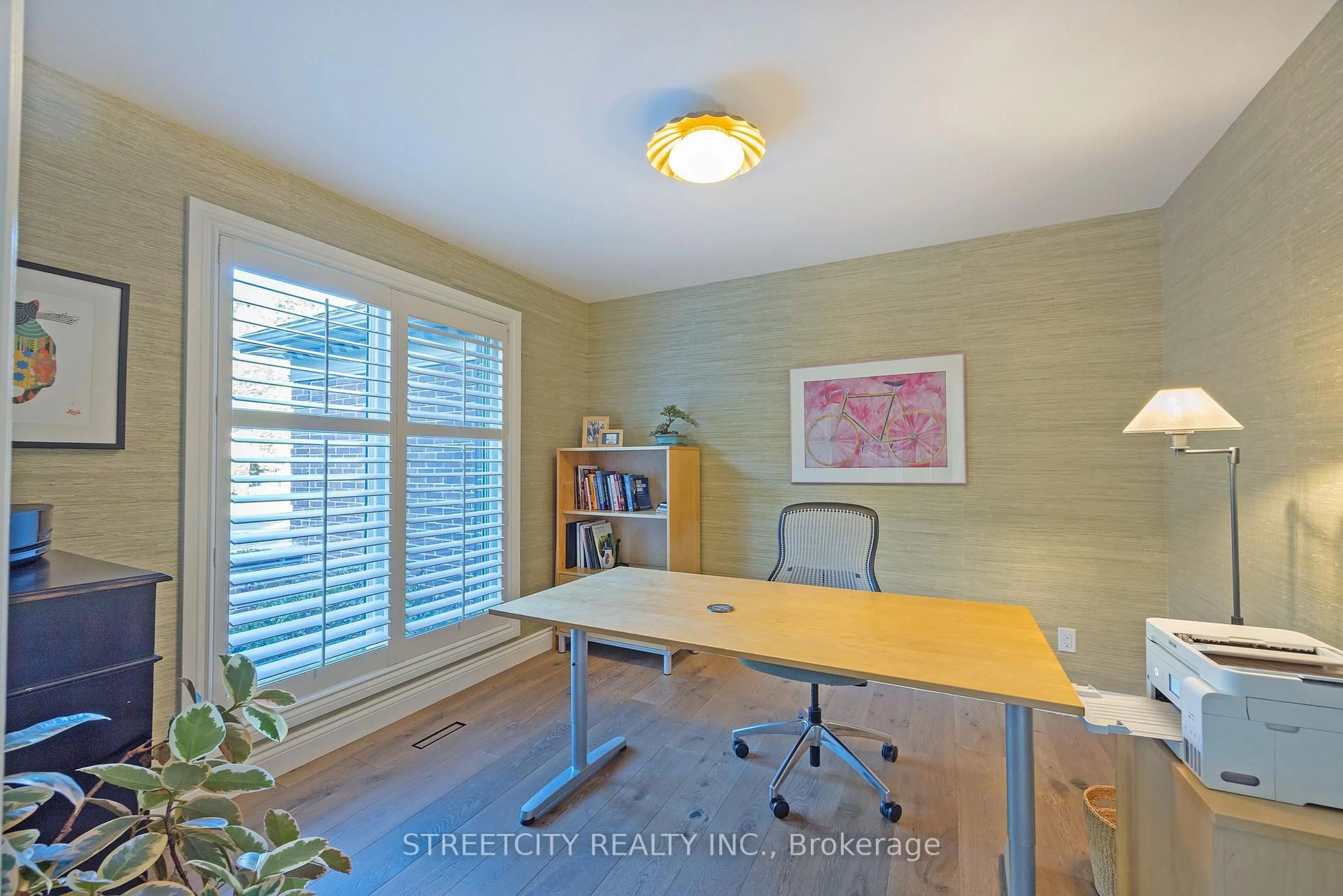 A pic of a room for 46 Foxborough Grve, London South Ontario N6K 4A8