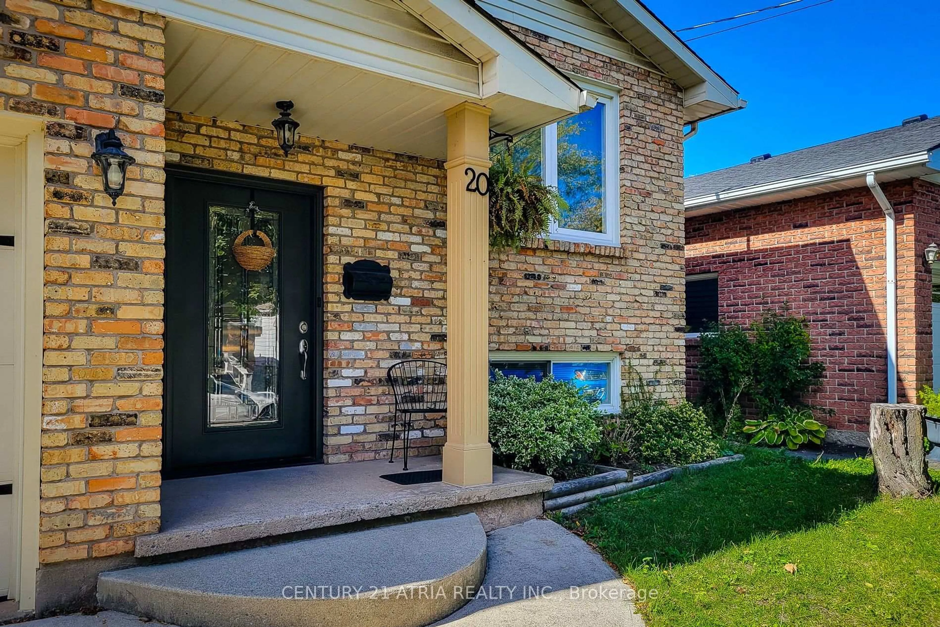 Home with brick exterior material, street for 20 Ravine Rd, St. Catharines Ontario L2P 3A7