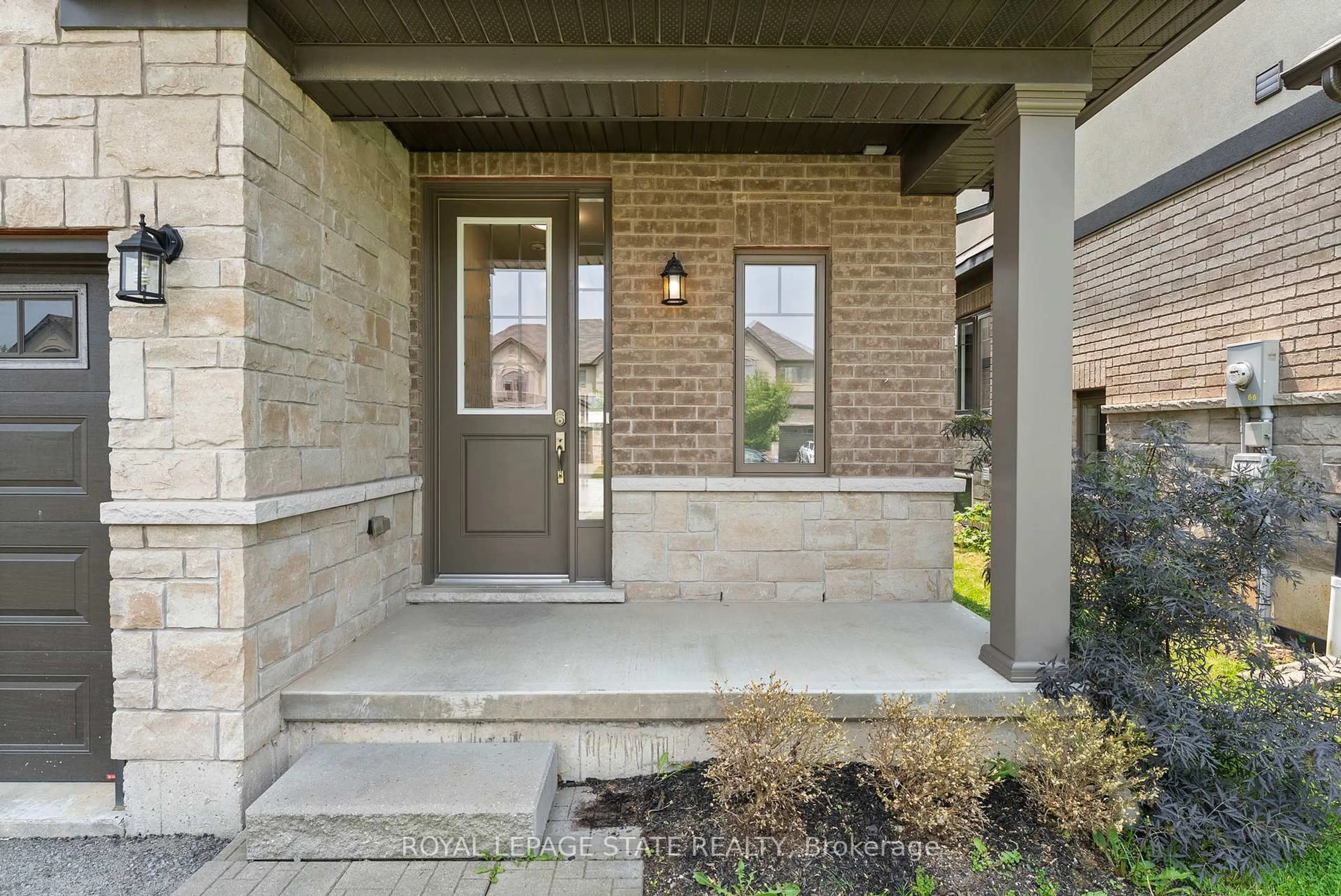 Indoor entryway for 68 Dodman Cres, Hamilton Ontario L9G 0G6