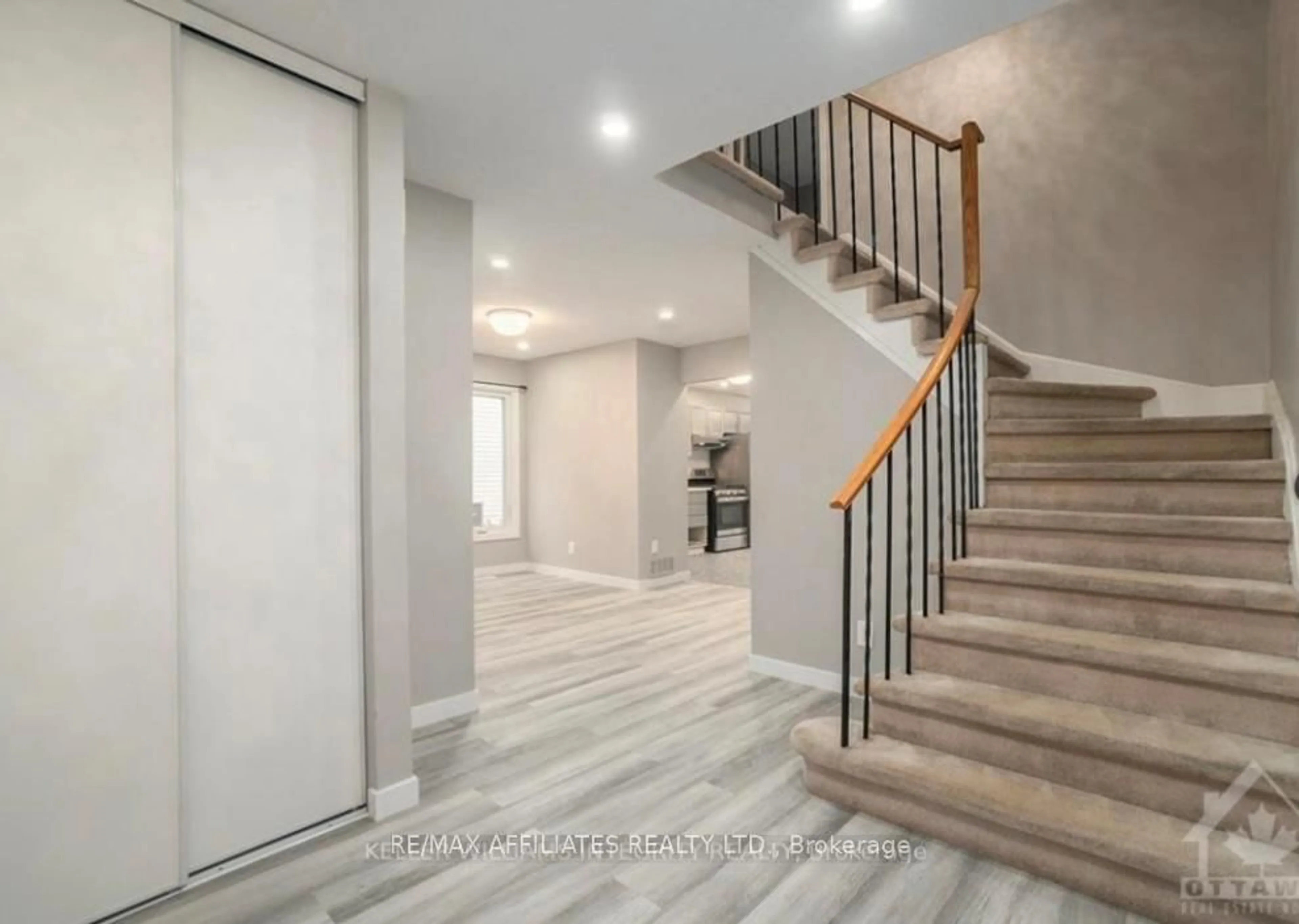 Indoor entryway for 563 LATOUR Cres, Ottawa Ontario K4A 1N6