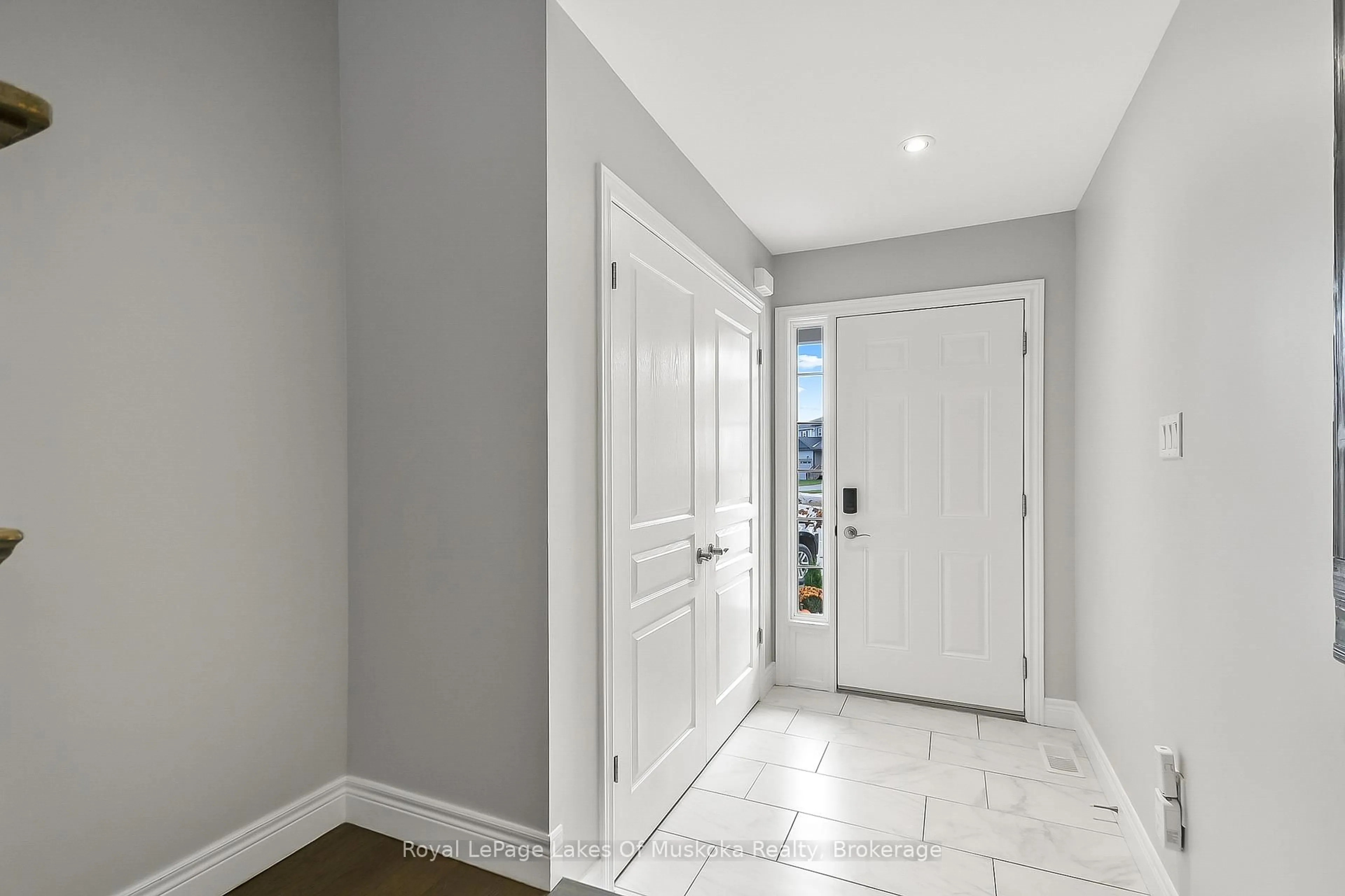 Indoor entryway for 57 Fieldstream Chse, Bracebridge Ontario P1L 0B2