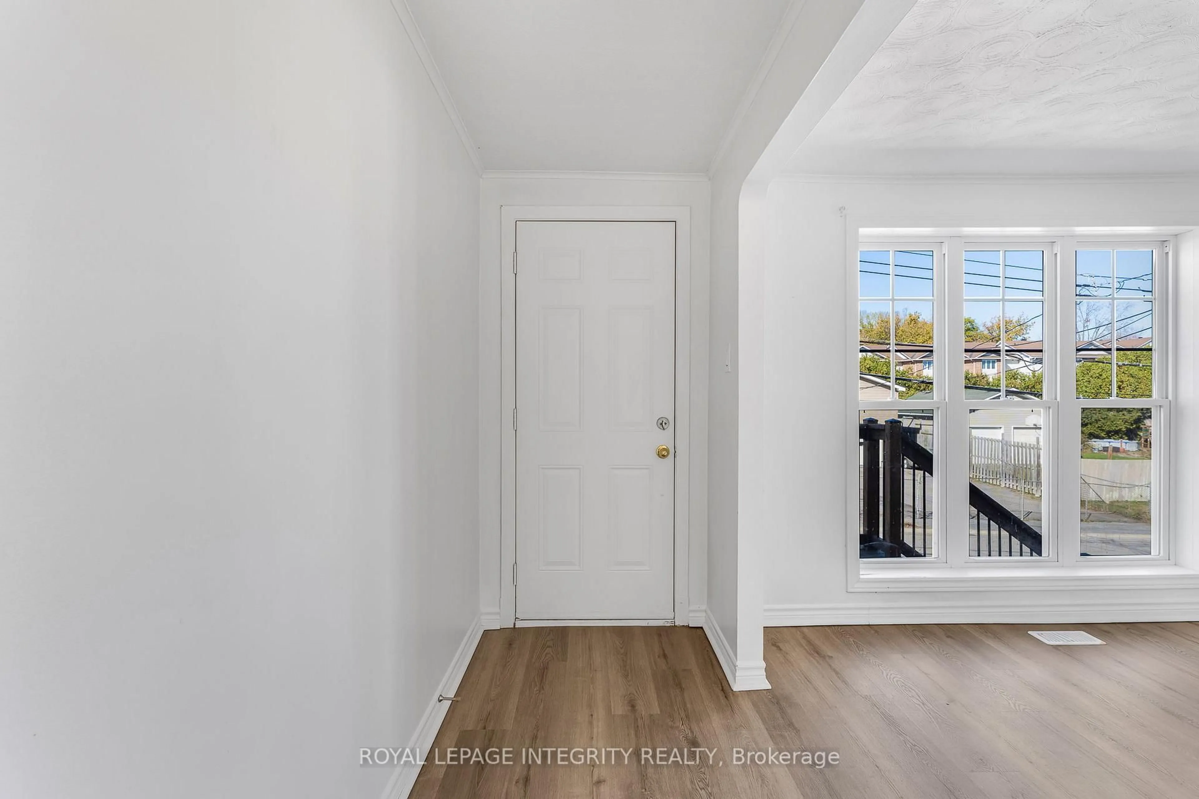 Indoor entryway for 2053 Catherine St, Clarence-Rockland Ontario K4K 1H6