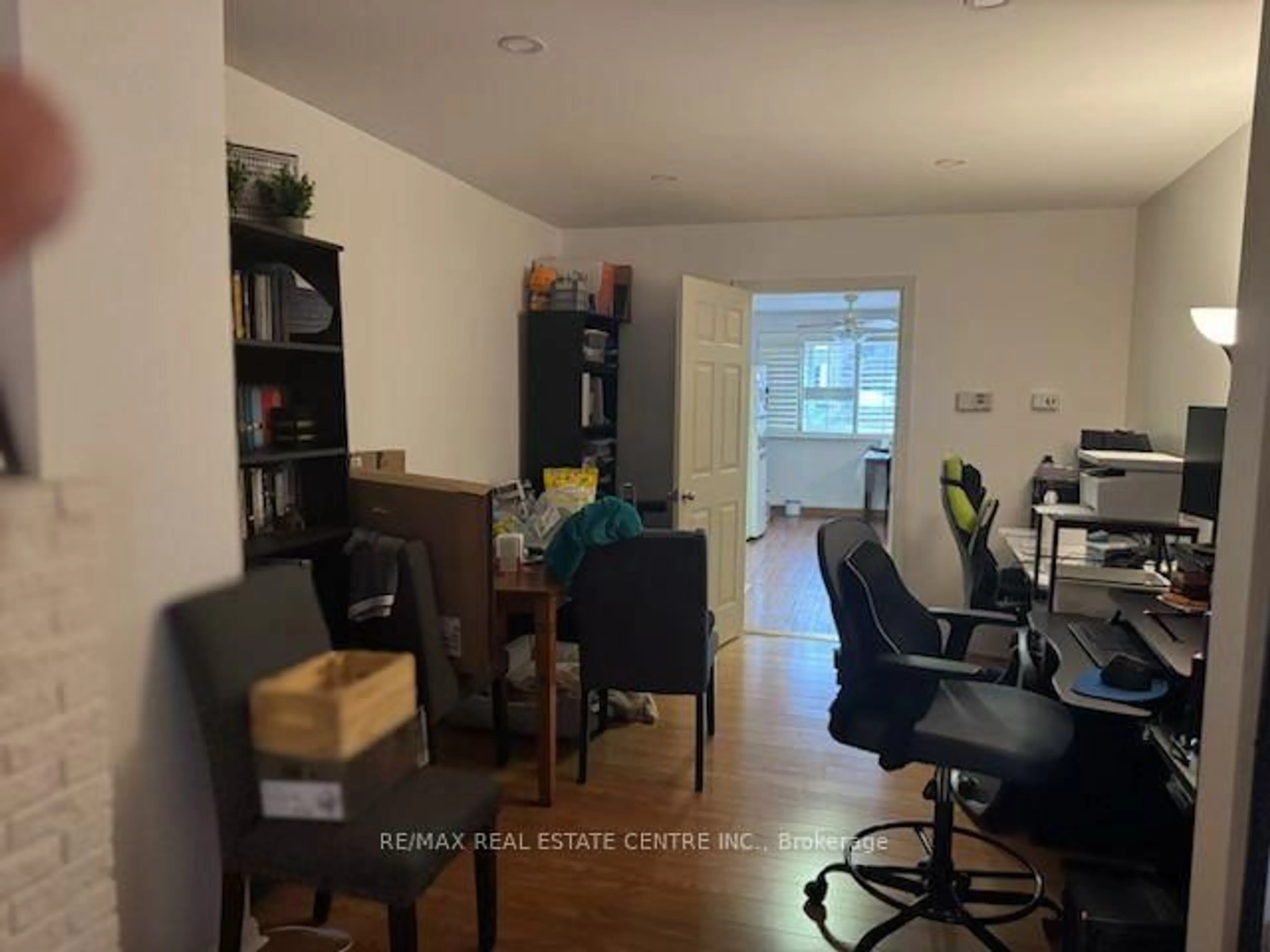 A pic of a room for 196 Rifle Range Rd, Hamilton Ontario L8S 3B9